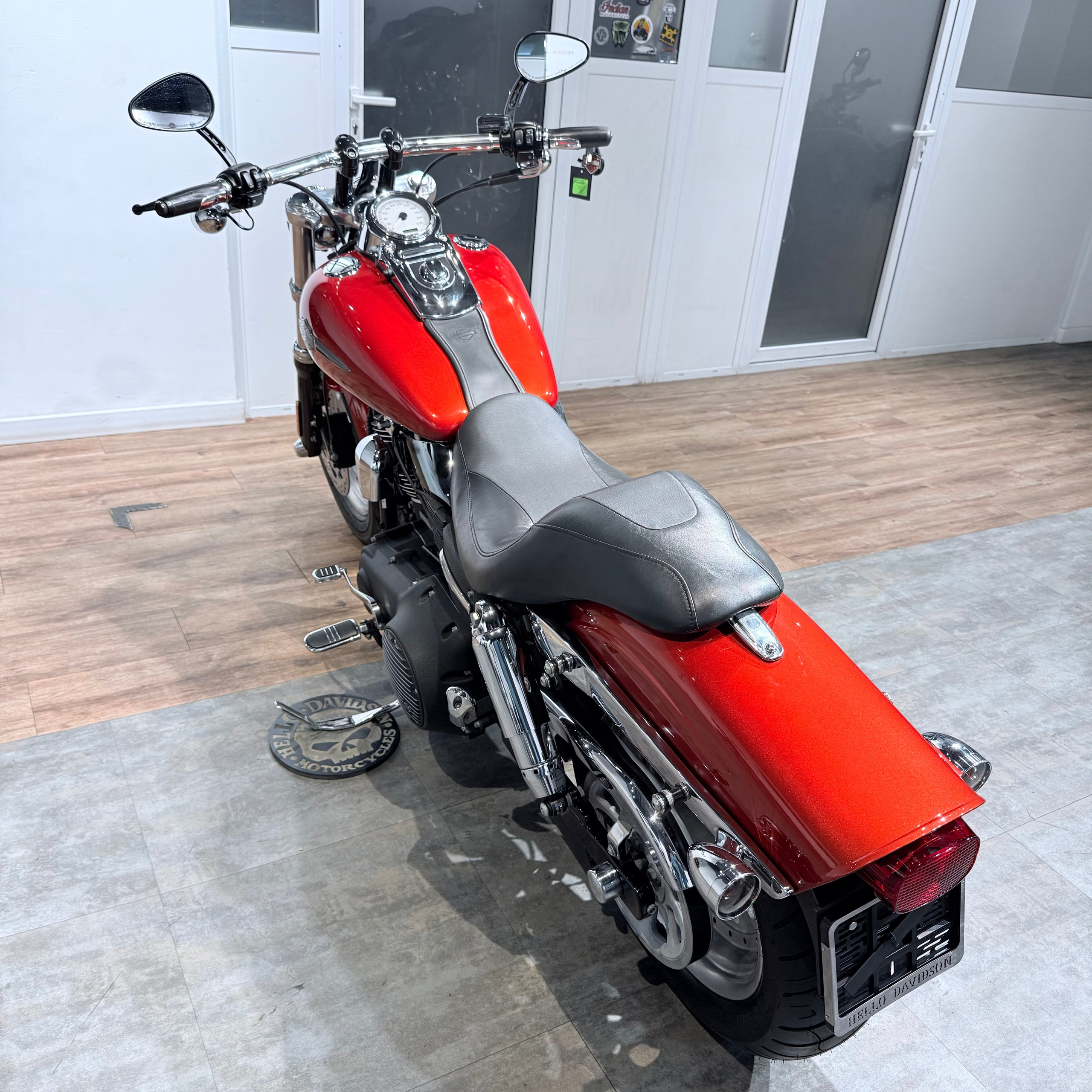 Купить Harley-Davidson 2010 Fat Bob Orаngе Lаva (Touring) — подробнее на сайте. Hello Davidson, Москва. Только хорошие мотоциклы…