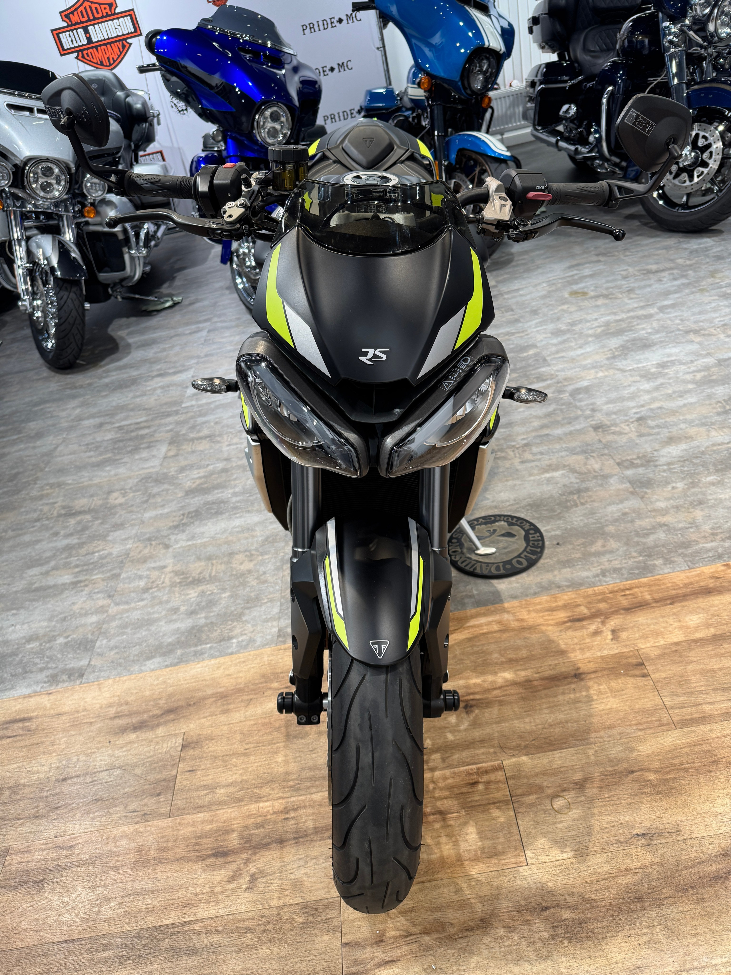 Triumph Street Triple 765 RS 2020. Hello Davidson, Москва. Только хорошие мотоциклы…