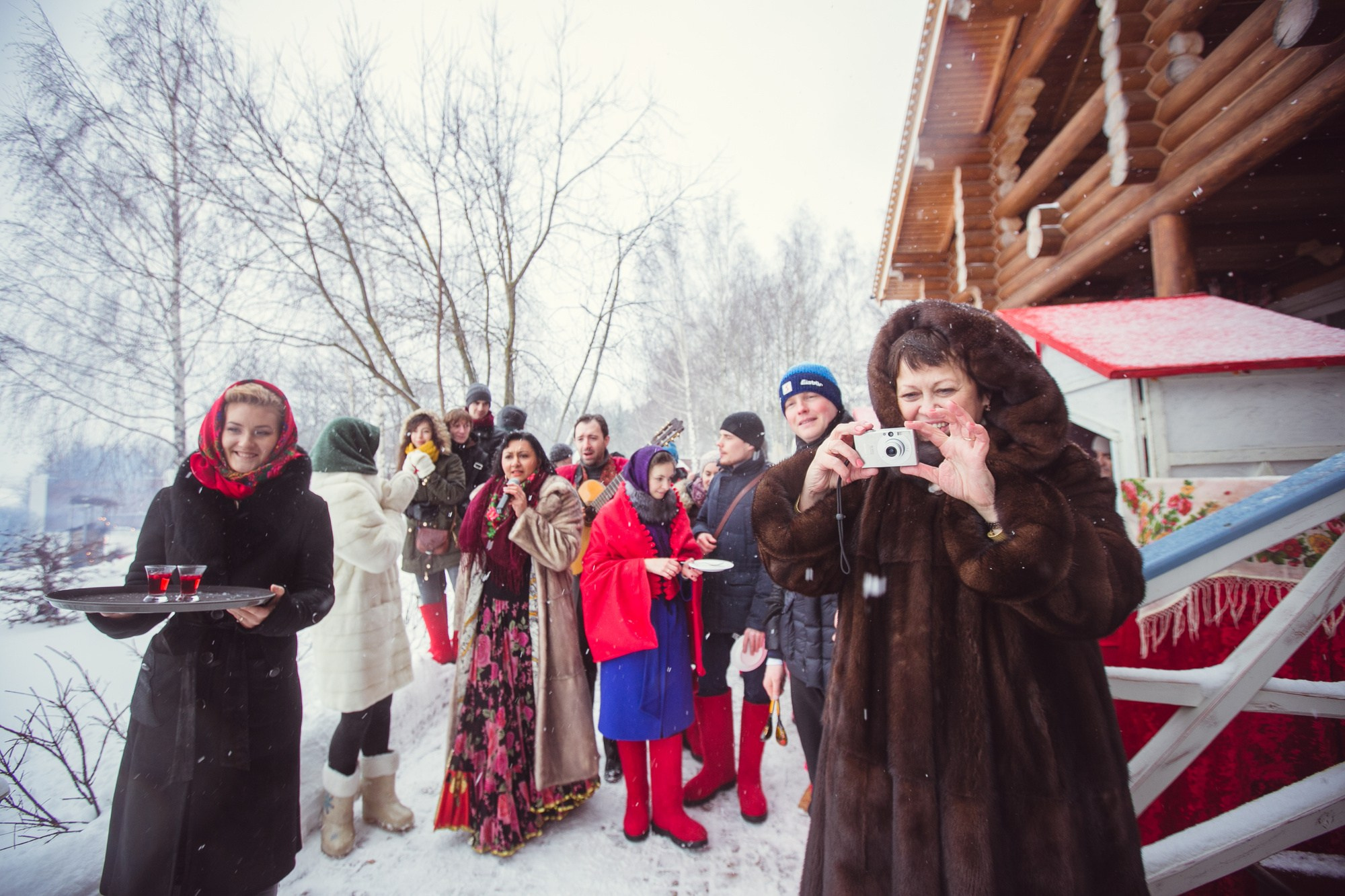 Зимняя свадьба в русских традициях. Семейный, портретный и свадебный фотограф в Санкт-Петербурге и Москве