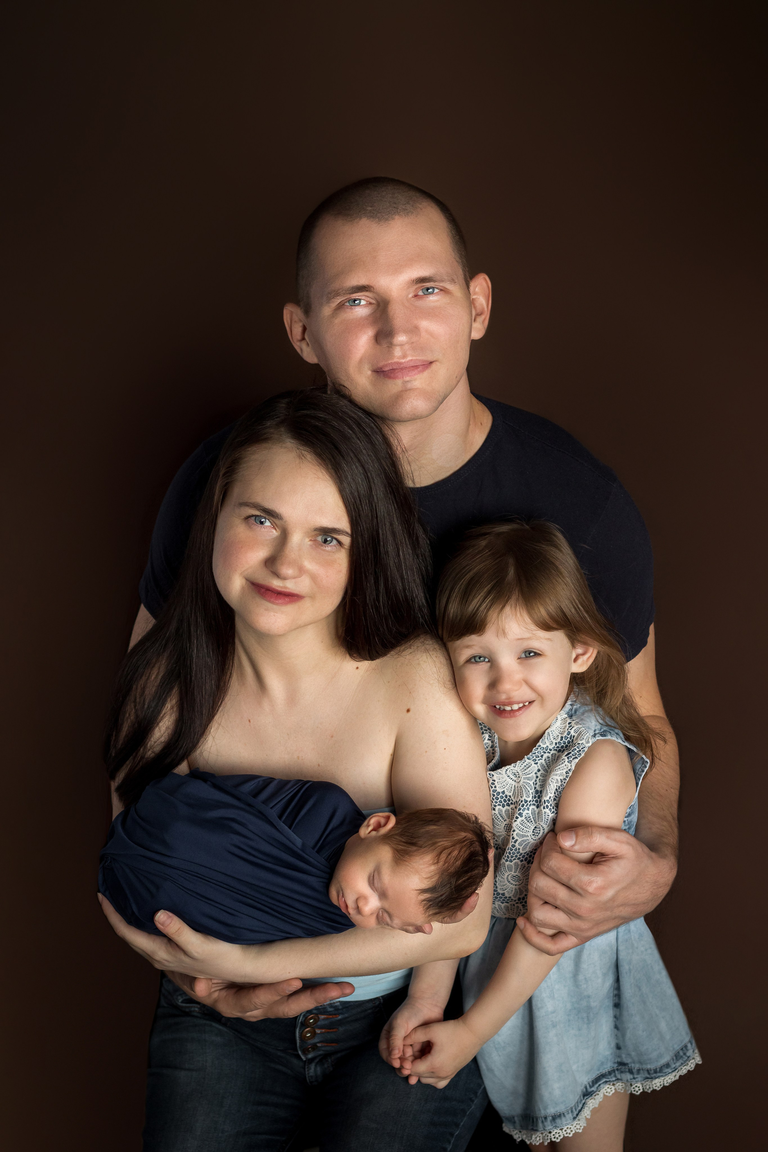 Семейная фотосессия миниатюрного малыша