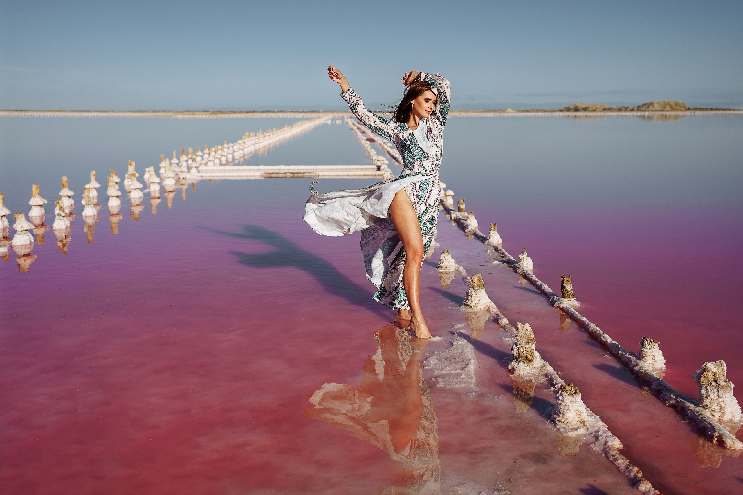 Фотосессия девушки на розовом озере. Фотосессия в Евпатории. Розовое озеро в Евпатории. Фотограф Зайцева Надежда в Крыму. Розовое озеро Сасык-Сиваш.