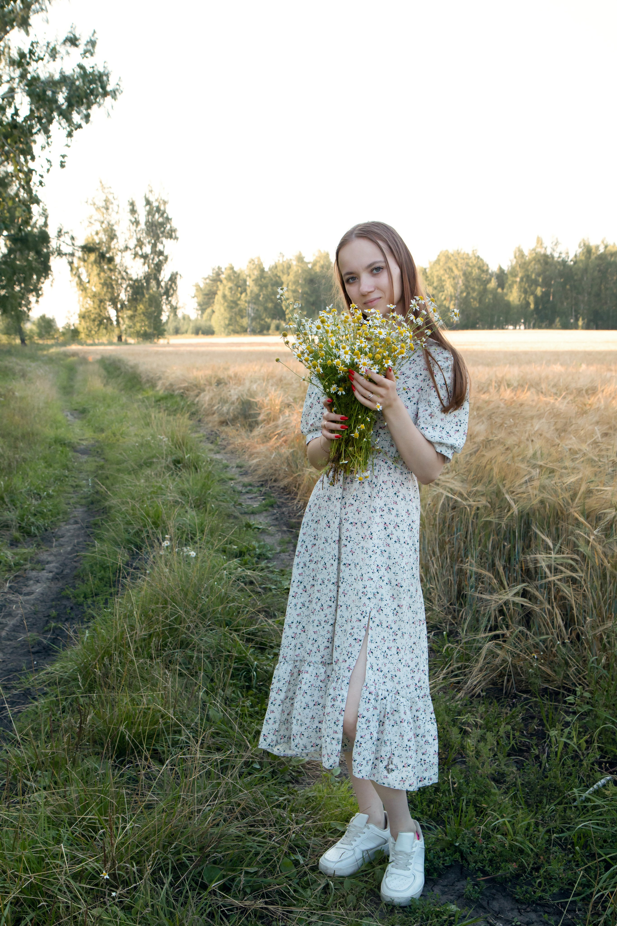 Фотосессия в поле. Фотограф в Шелехове, лучшие выпускные альбомы в Шелехове