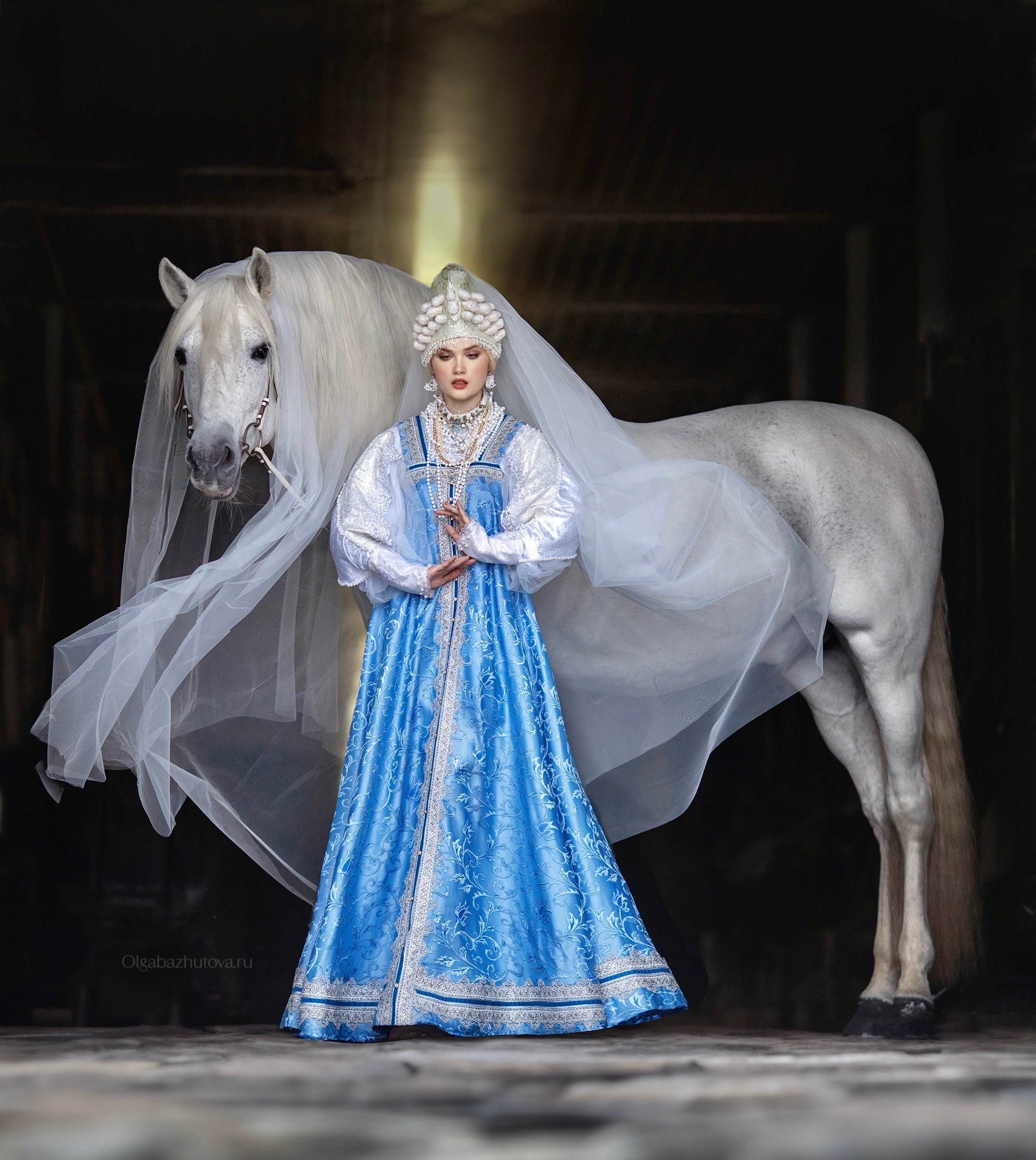 Снежная зима. Русские народные костюмы в Москве