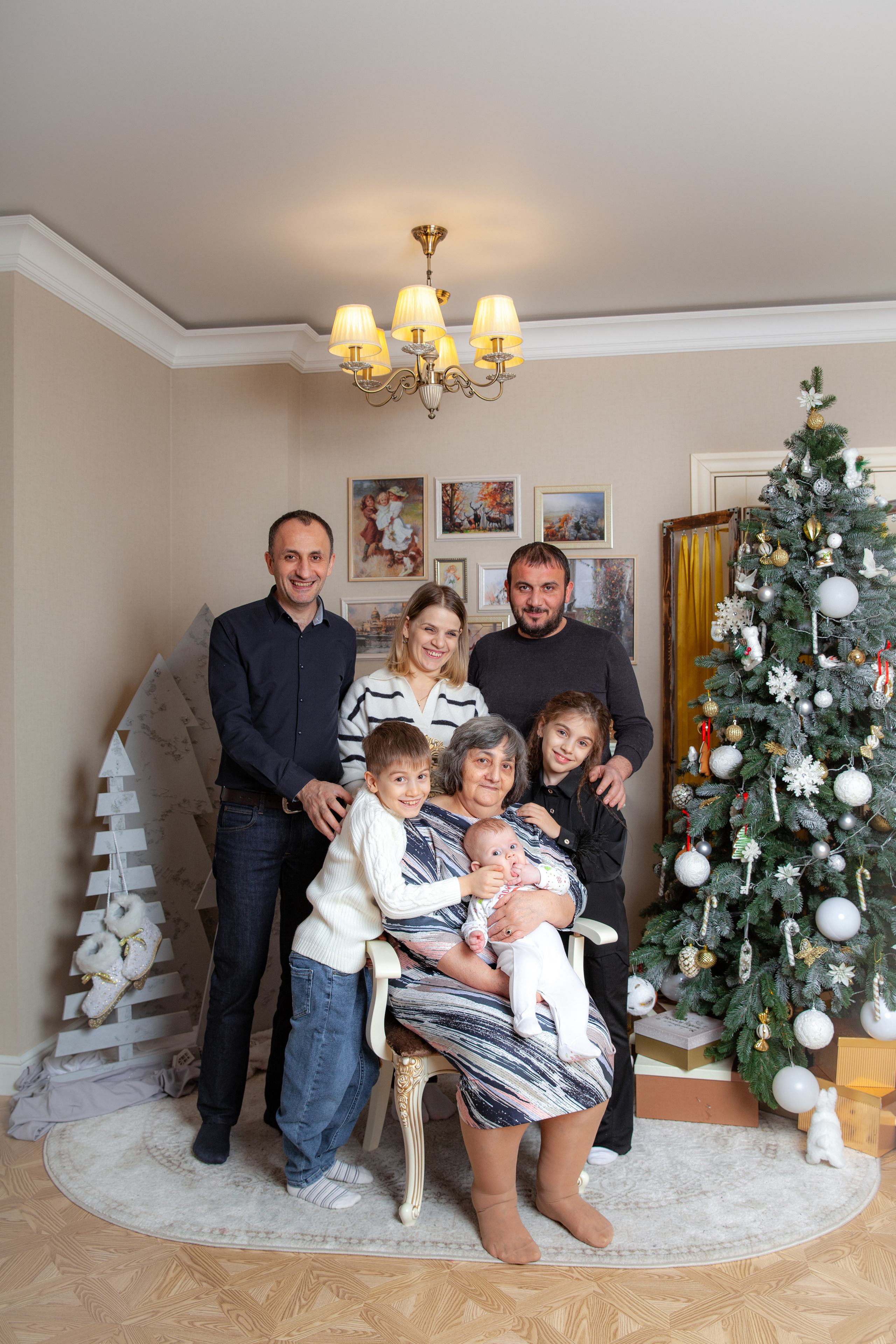 Новогодняя фотосессия для Аракси и её семьи. Фотограф в Железнодорожном и Балашихе