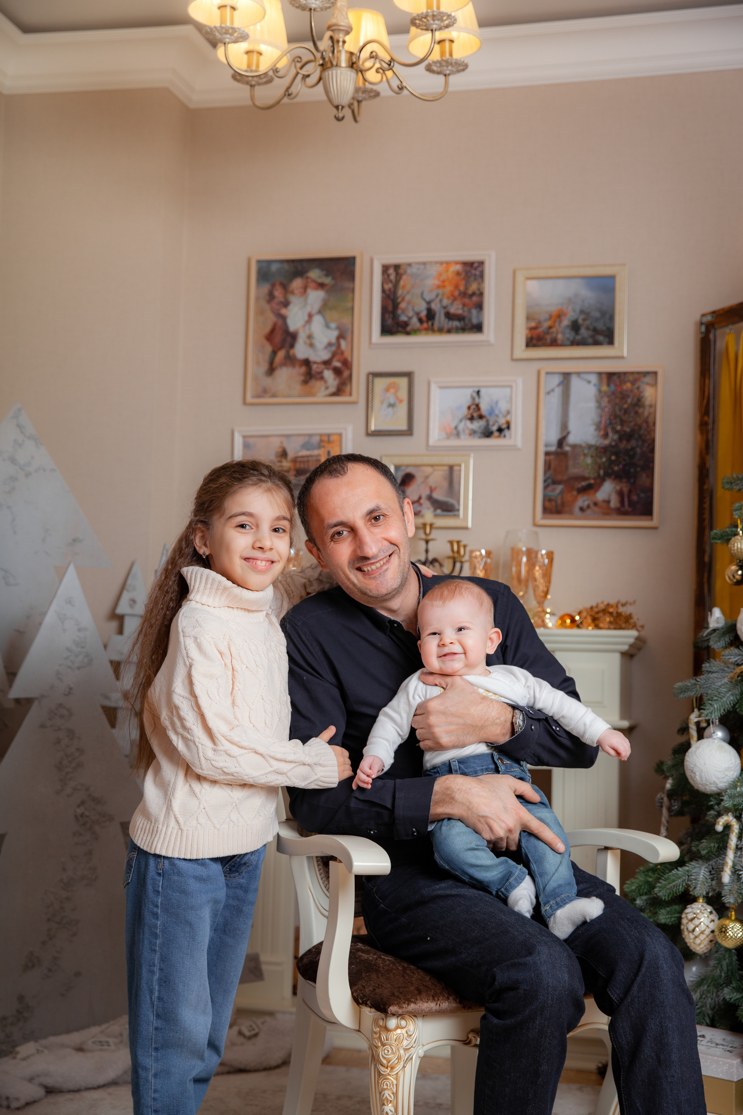 Новогодняя фотосессия для Аракси и её семьи. Фотограф в Железнодорожном и Балашихе