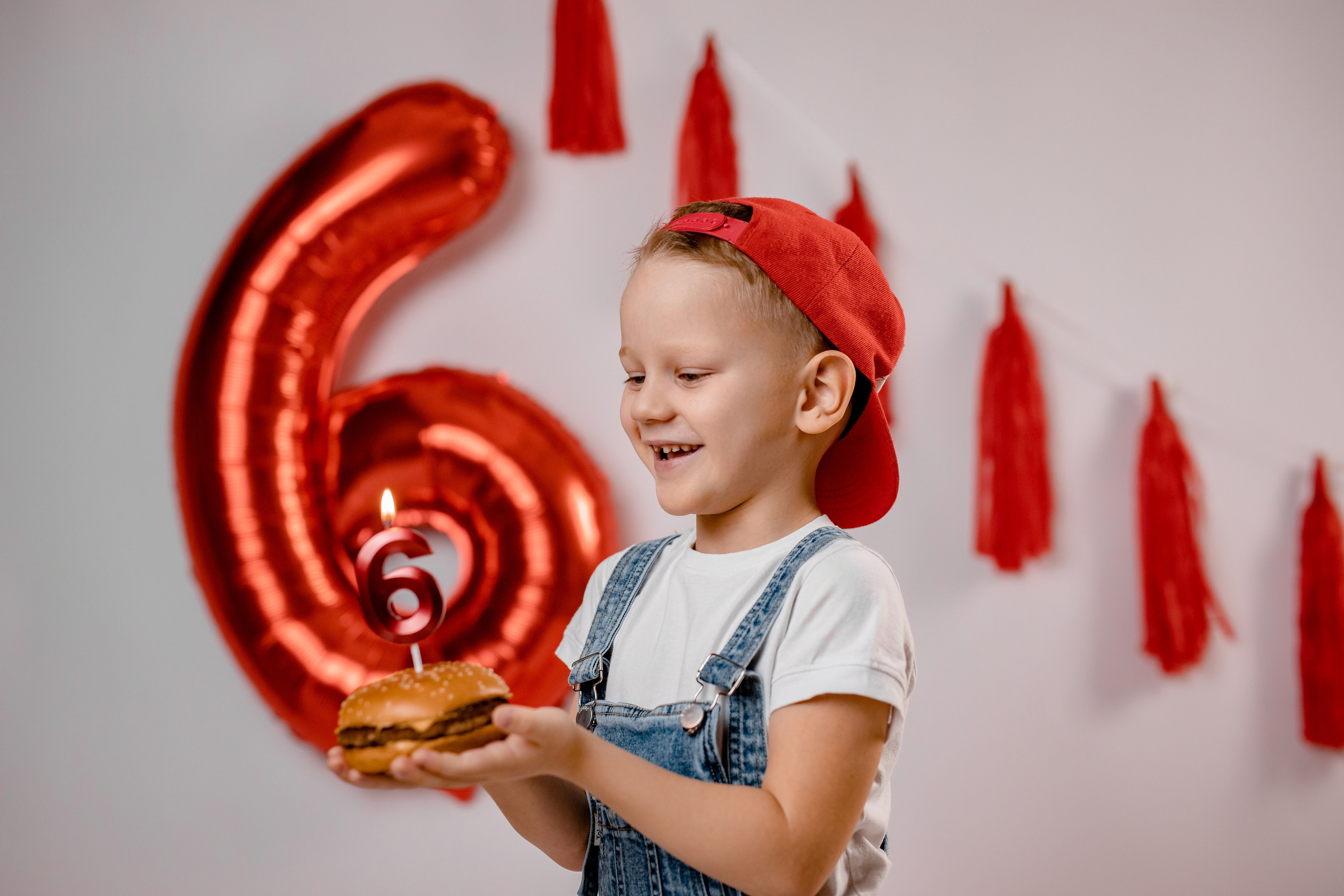 Стилизованная фотосессия в студии на день рождения ребёнка