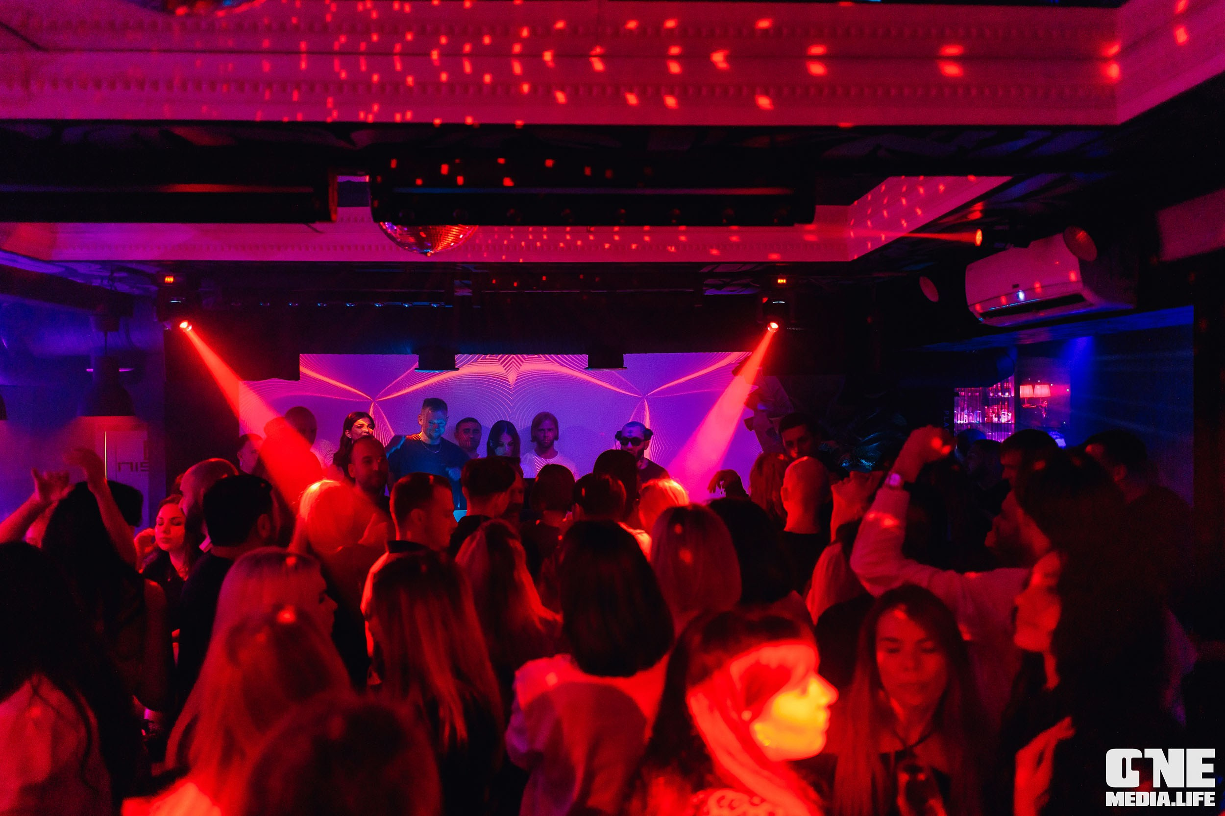 Репортаж с субботней тусовки в Nisha. One Media Life: фоторепортажи, фотоотчеты с мероприятий и заведений