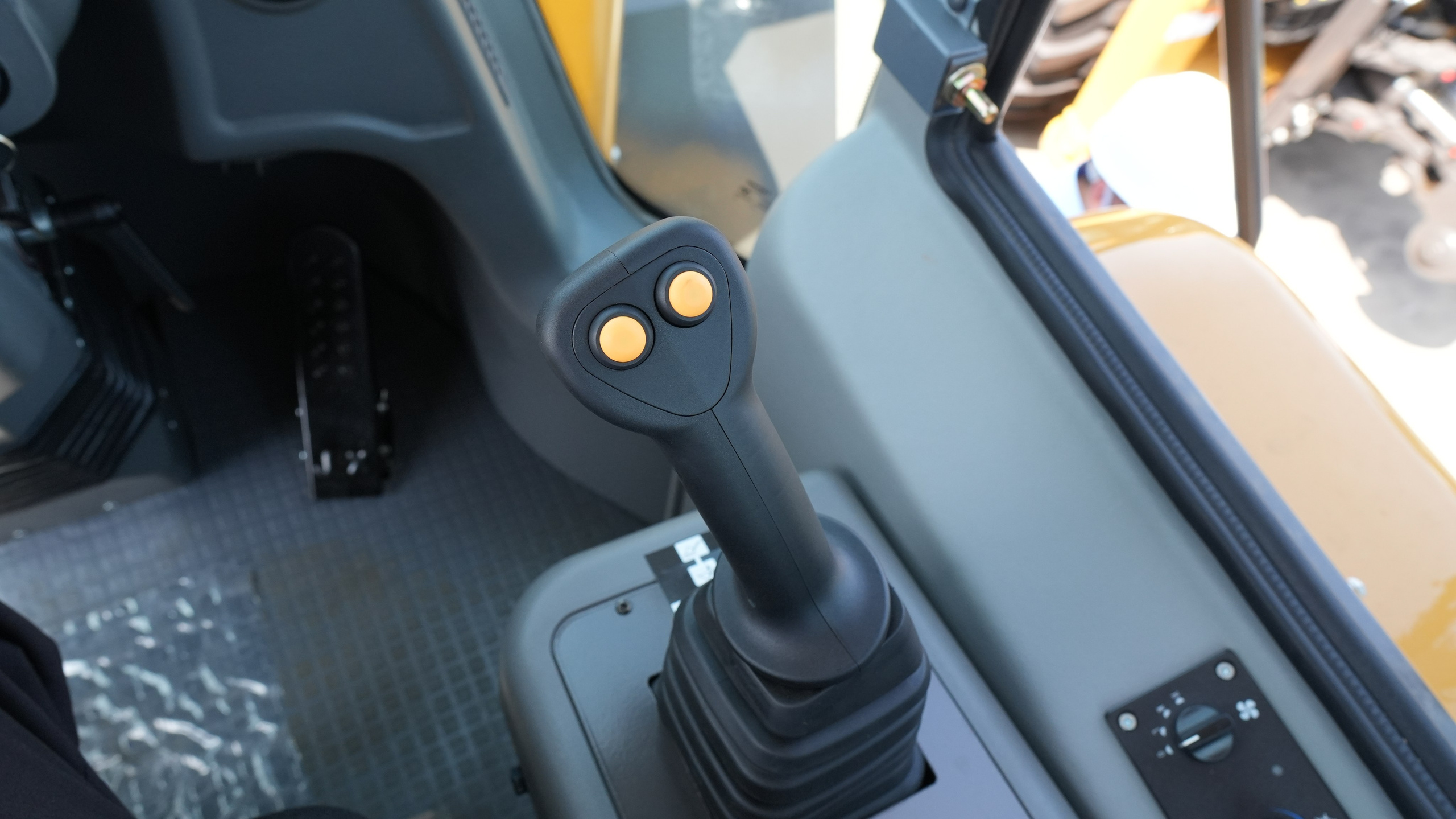 Фото фронт. погр. Weheavy WL855F-N. Продажа и обслуживание грузовой техники и спецтехники в г. Новосибирск компания СТИ