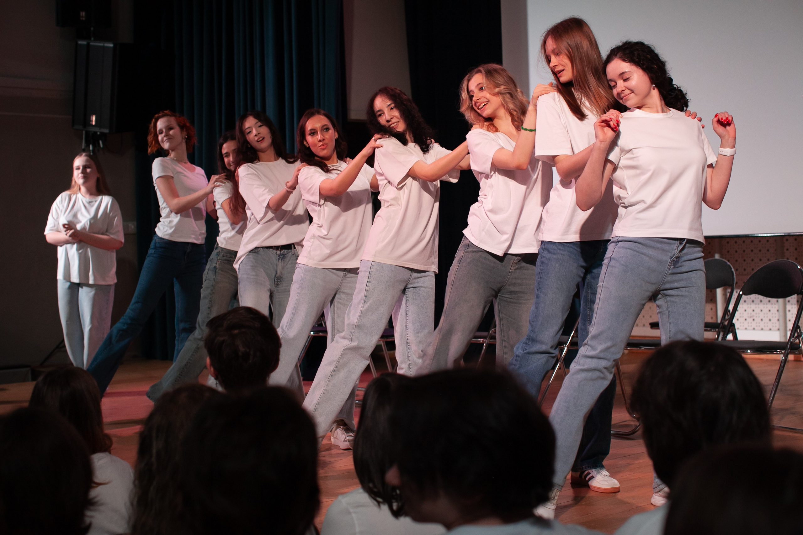 Последний звонок 2025 в Школе 1558 им. Росалии де Кастро. Выпускные альбомы Москва СВАО