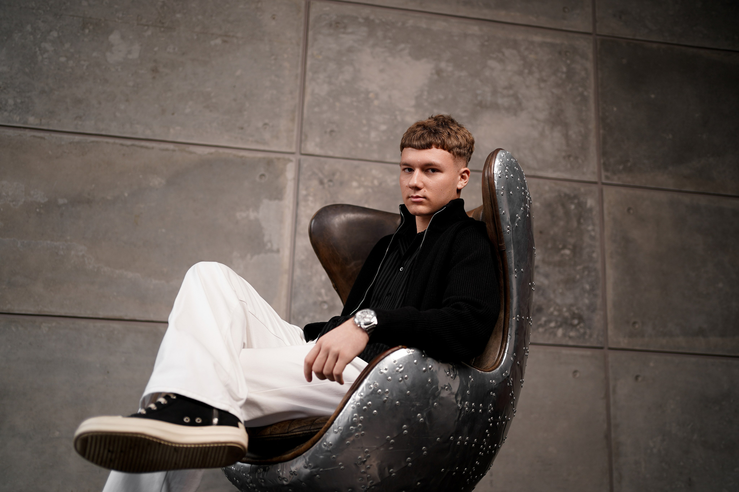 Мужская фотосессия в Ростове-на-Дону. Брутальные кадры в студии. Фотограф Алёна Чёботова. Свадебный фотограф в Ростове-на-Дону. Таинство Крещения и Венчания, семейные фотосессии. Алёна Чёботова