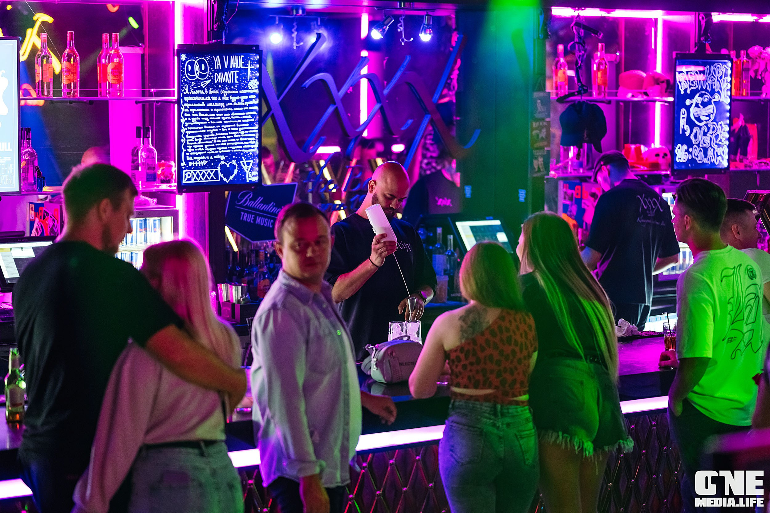 Фоторепортаж из бара XxxX. One Media Life: фоторепортажи, фотоотчеты с мероприятий и заведений