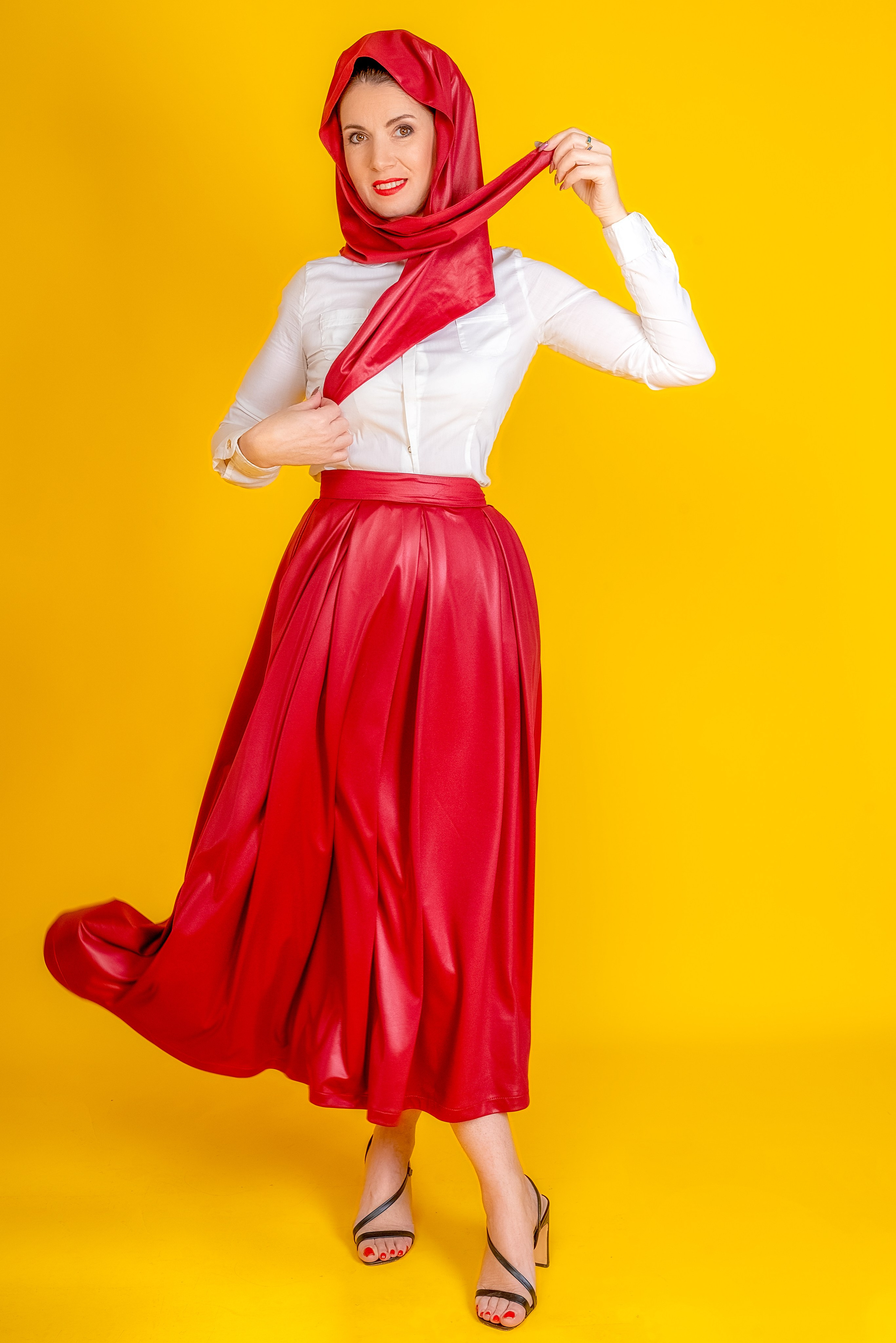 модель ,одежда ,дизайнерская одежда , позирование , модельные снепы , портфолио , модельное портфолио , фото модели . модель , студия , свет ,эмоция ,харизма .