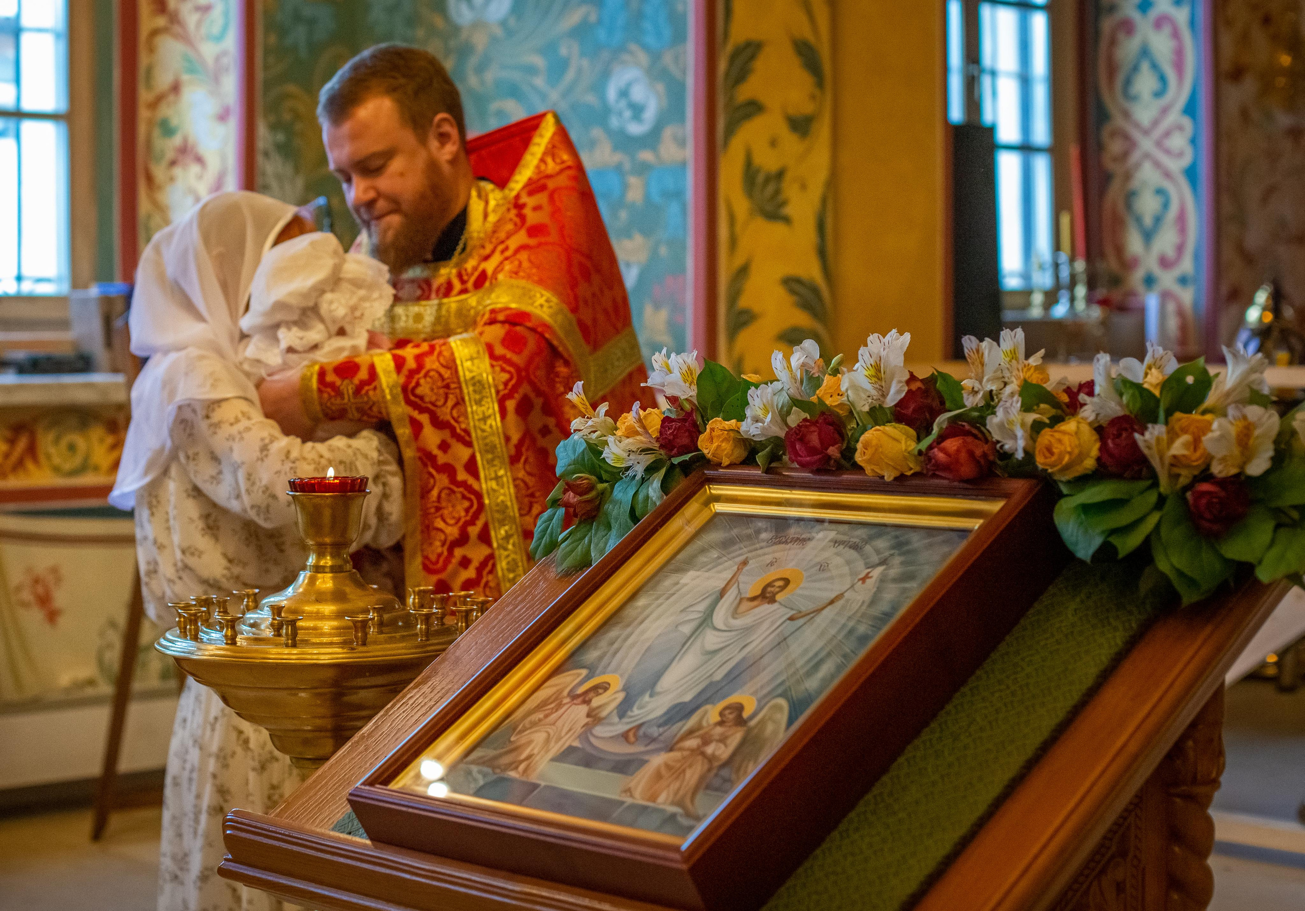 Съемка крещения в храме. Профессиональный фотограф, фотохудожник, видеограф из Москвы