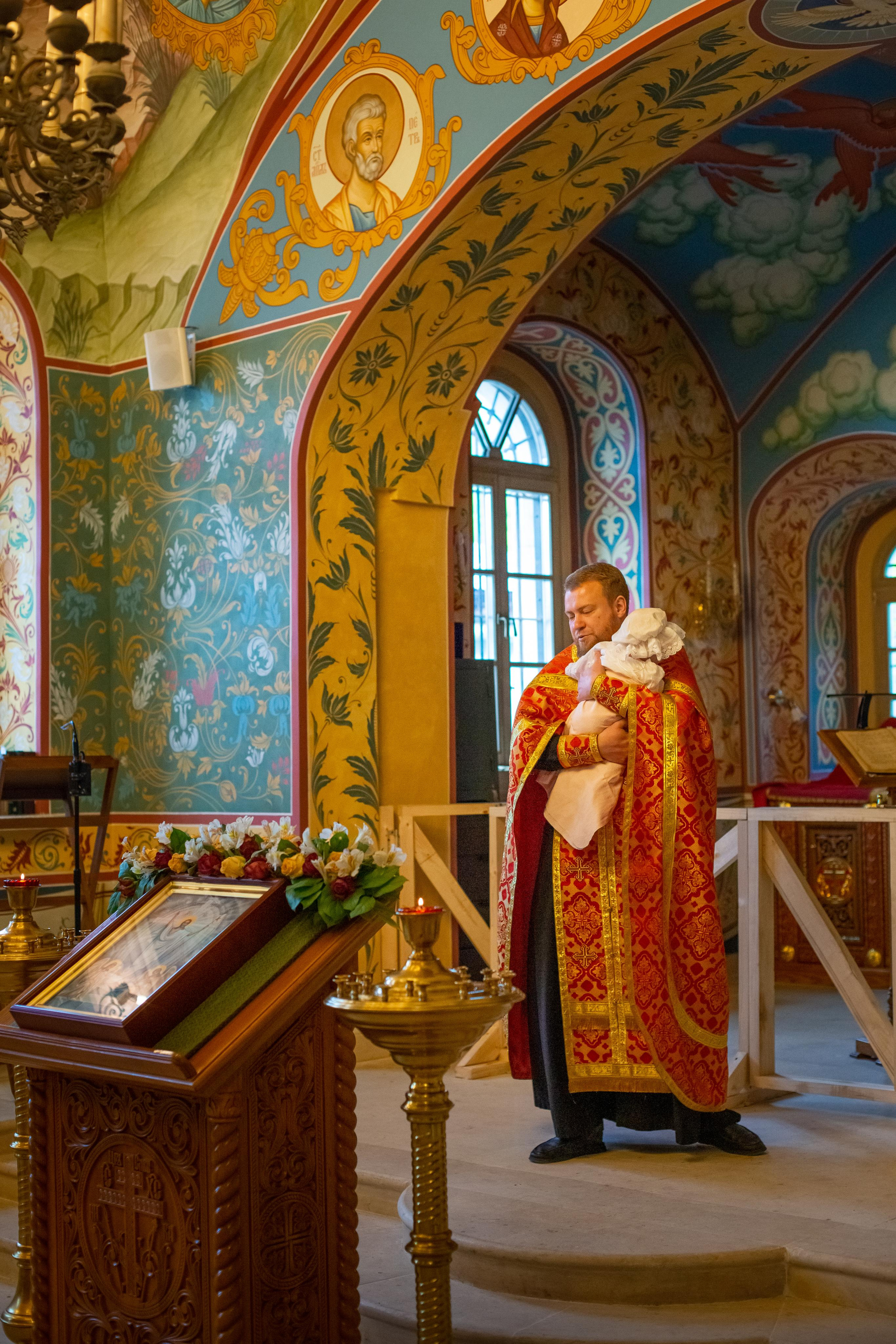 Съемка крещения в храме. Профессиональный фотограф, фотохудожник, видеограф из Москвы