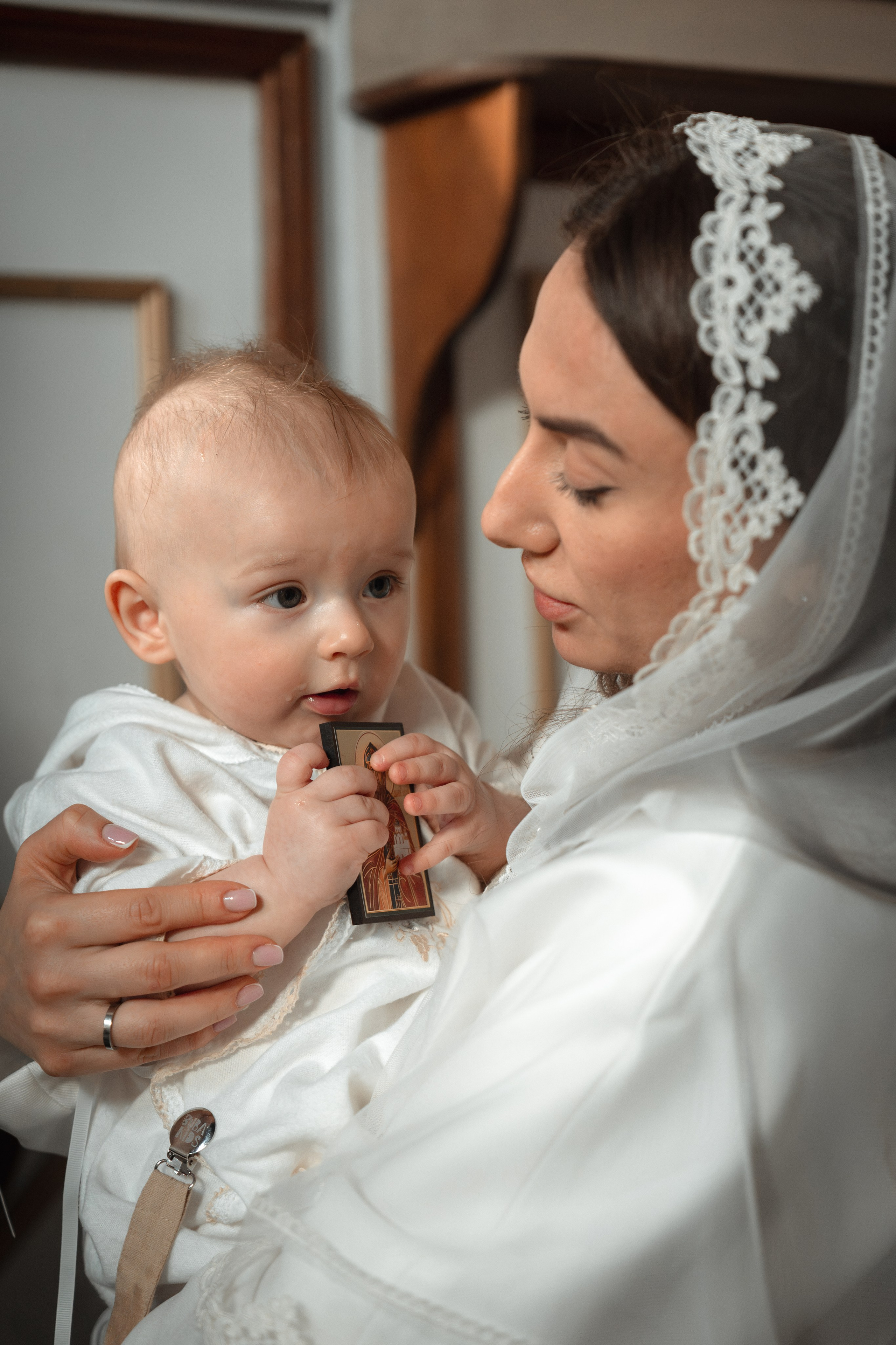 Крещение Даниила в Храме Воскресения Словущего в Даниловской Слободе. Фото- и видеосъёмка крещения и венчания. Фотограф на крещение Москва
