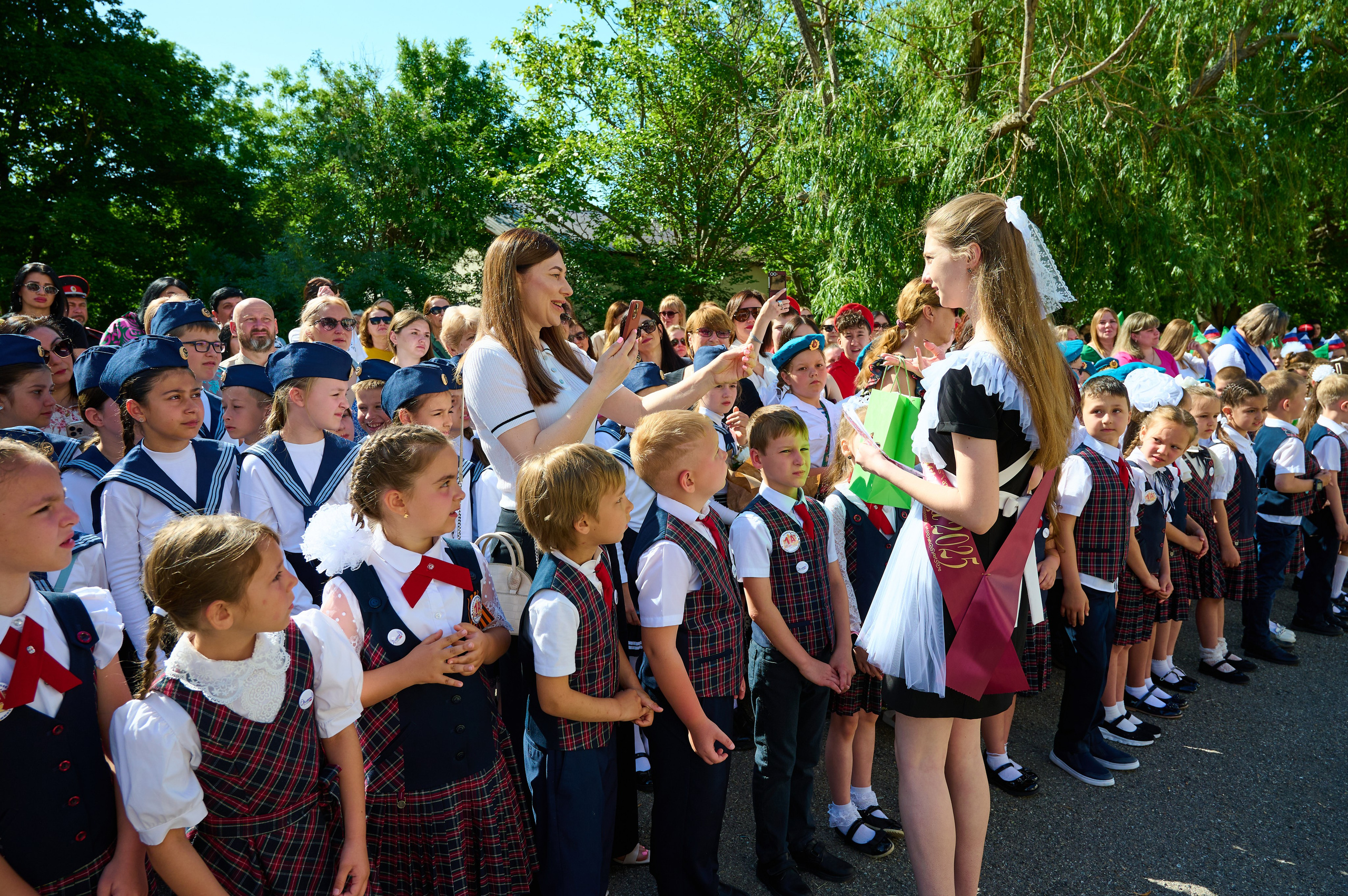Последний звонок 2025. Жизнь курорта Кабардинка в фотографиях