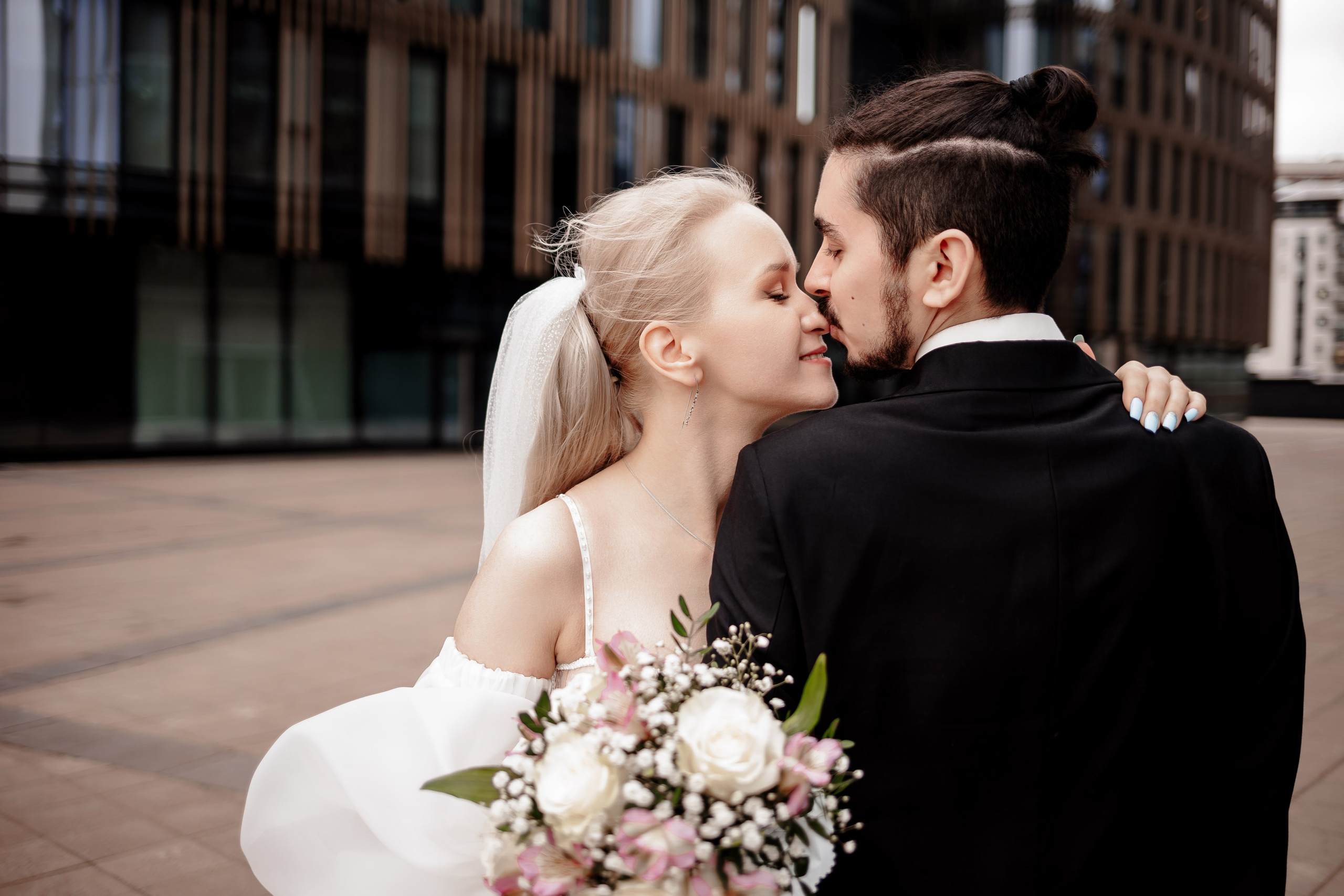 Свадебная фотосессия у банка Санкт-Петербург (Спб)