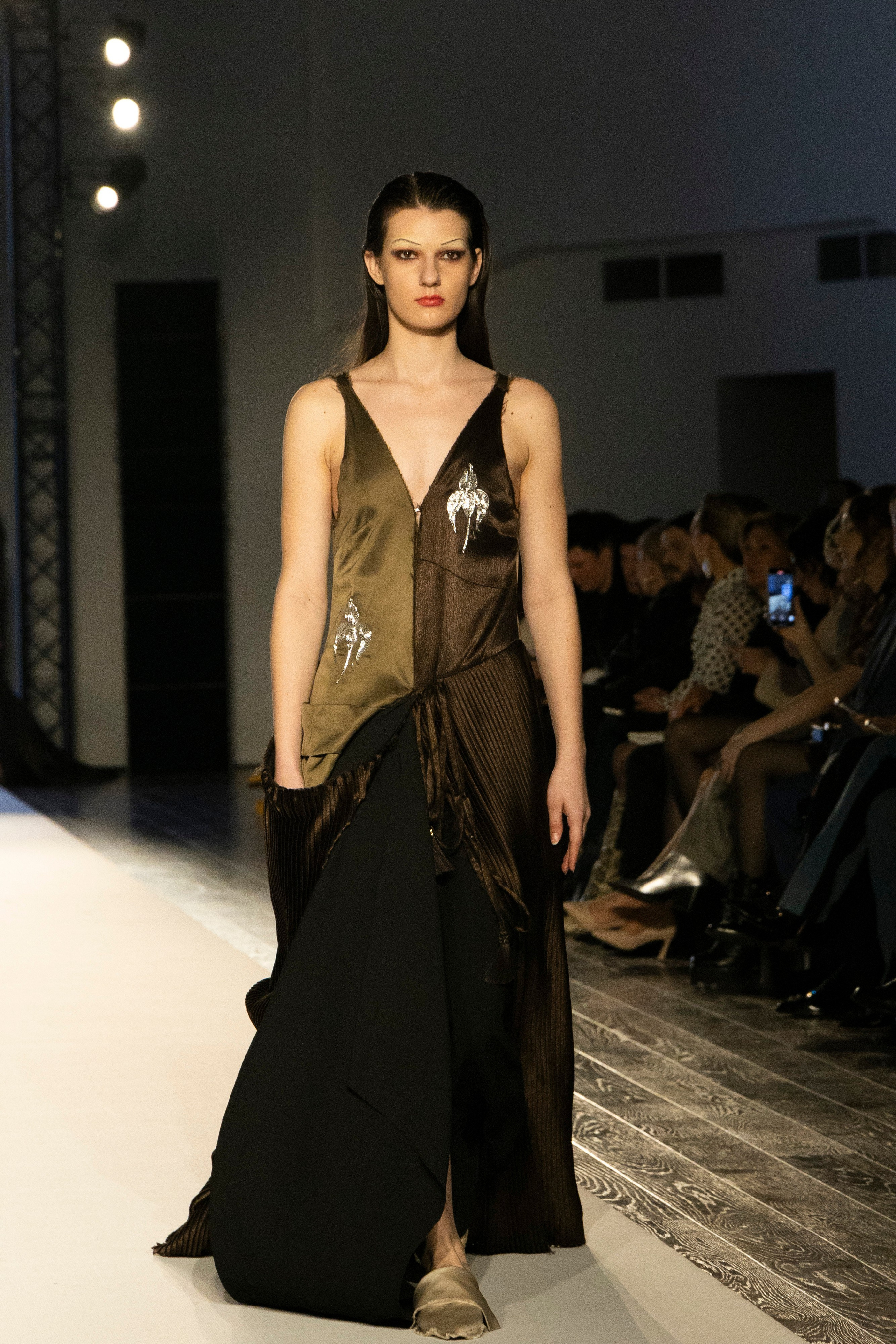 ДЛТ Собака.ru показ победителей конкурса «Новые имена в моде 2025». FOTOFAQ SKOOL г. Санкт-Петербург: очные, дистанционные и онлайн курсы фотографии