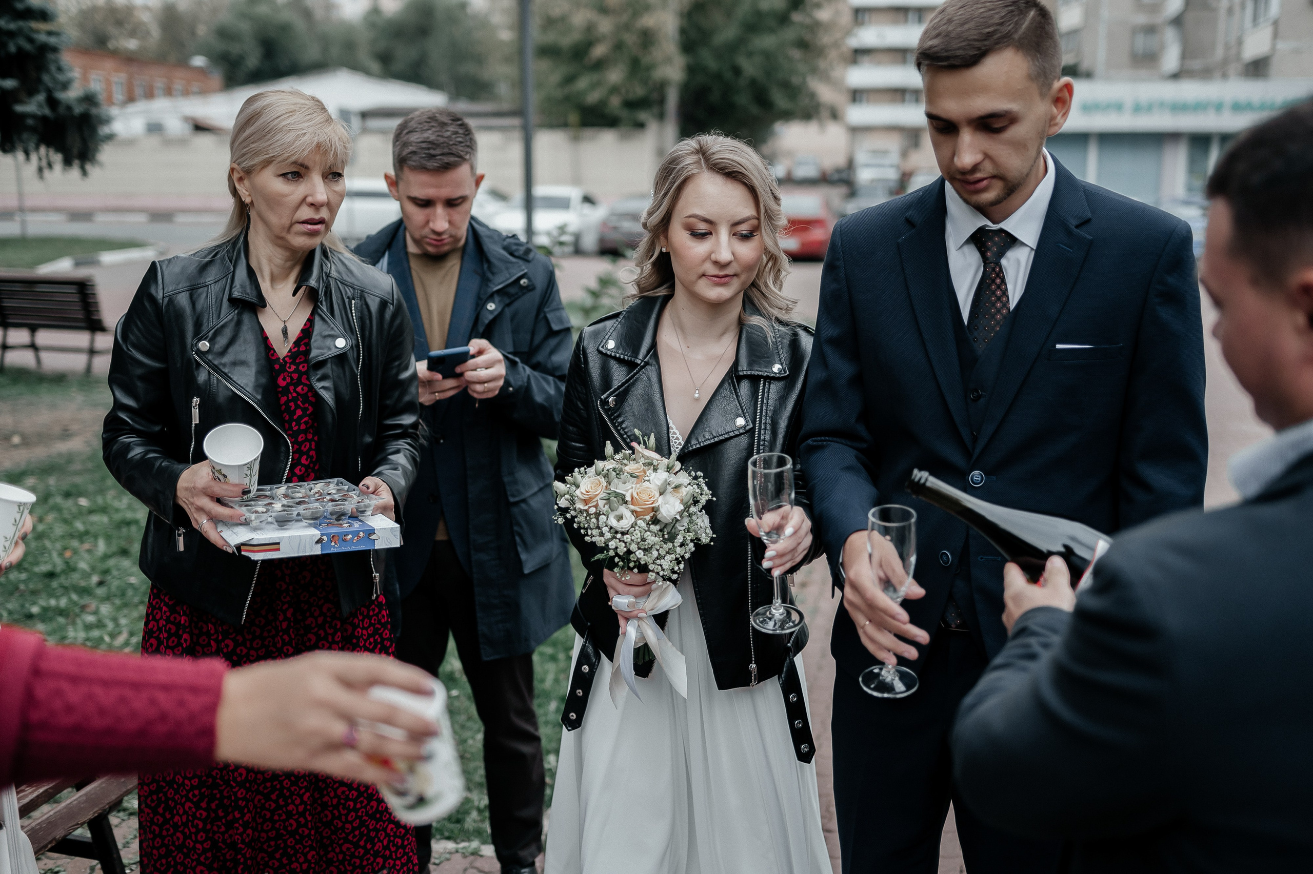 Шампанское на свадьбе после регистрации