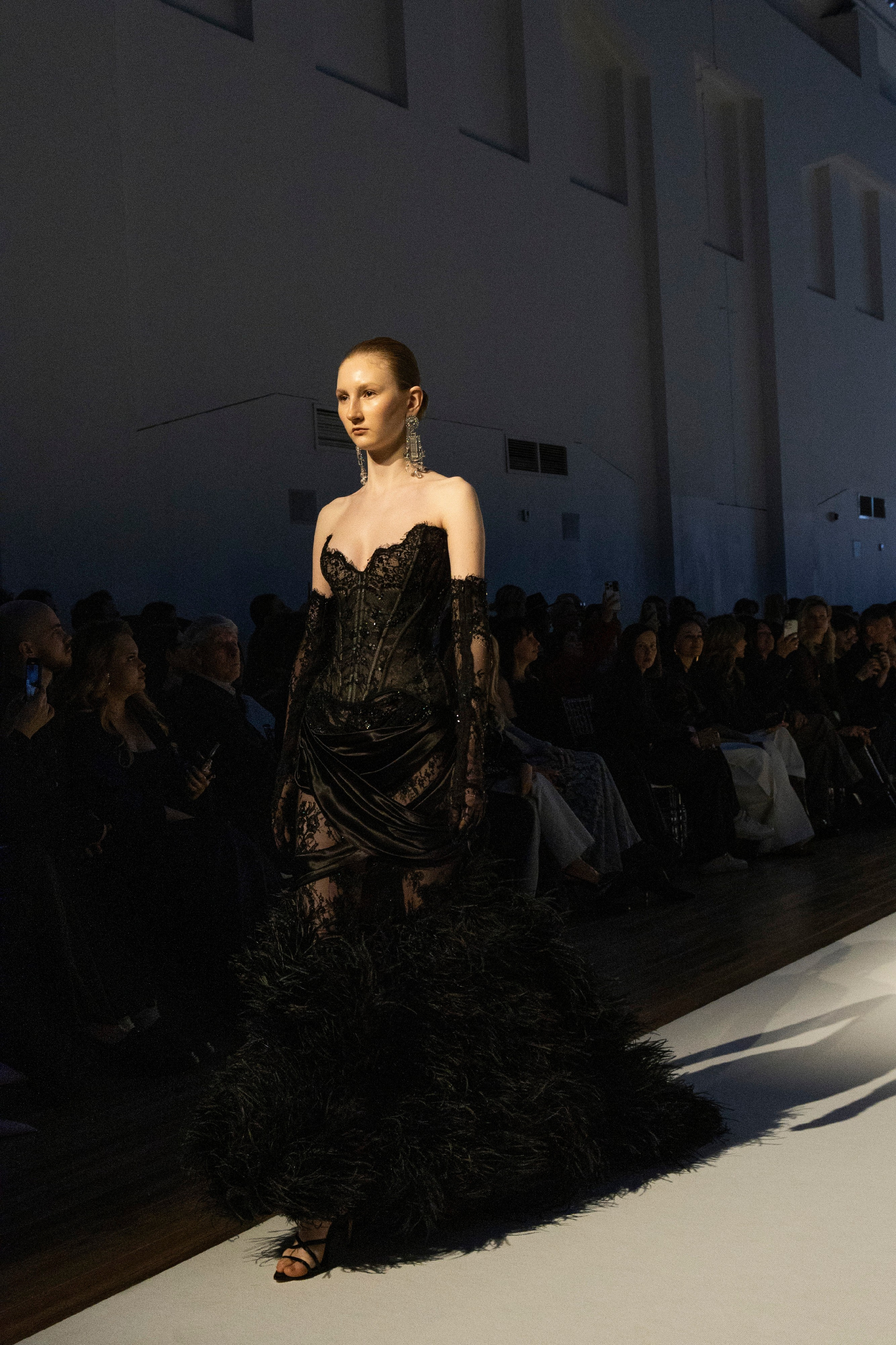 ДЛТ Собака.ru показ победителей конкурса «Новые имена в моде 2025». FOTOFAQ SKOOL г. Санкт-Петербург: очные, дистанционные и онлайн курсы фотографии