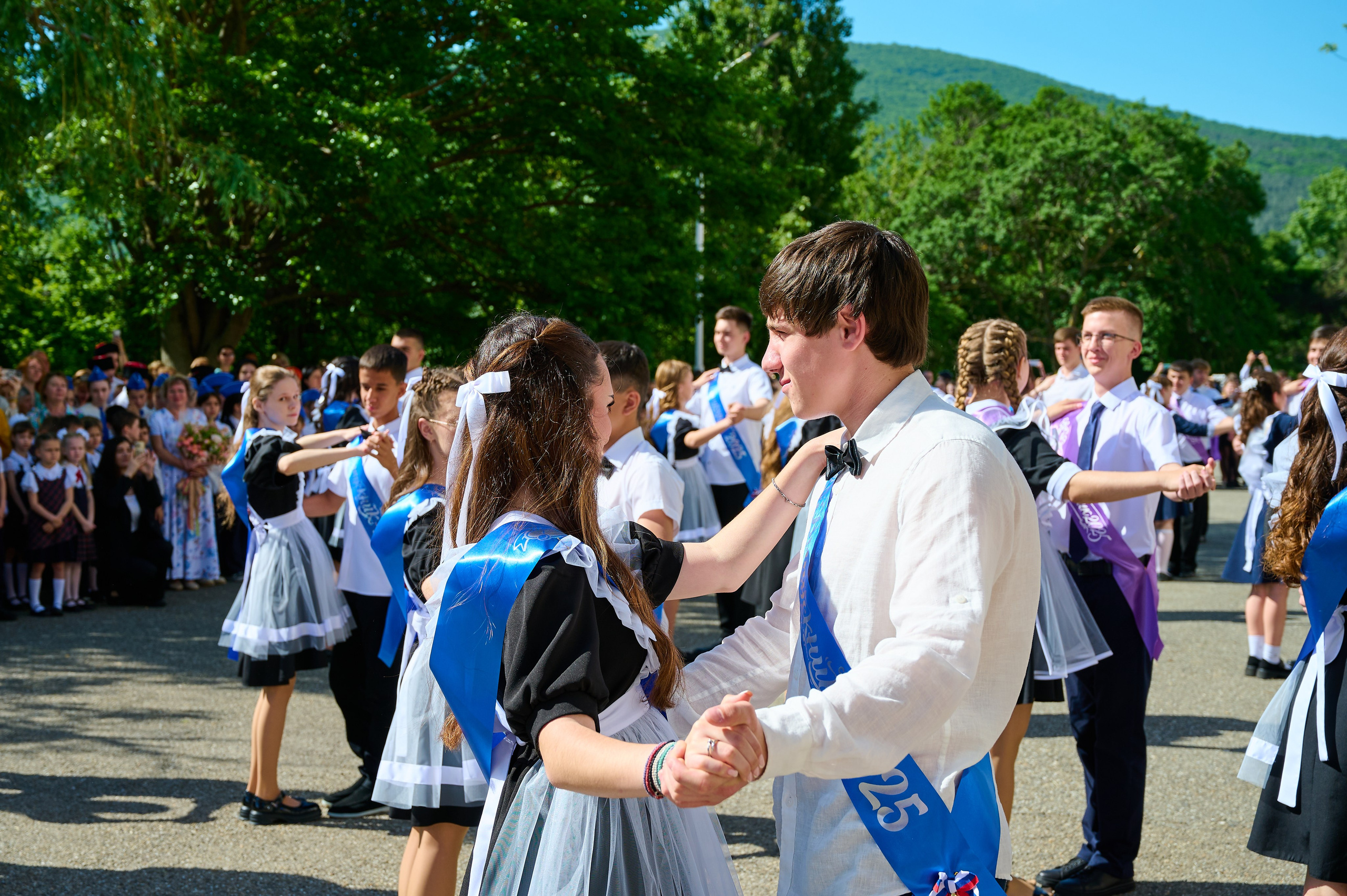 Последний звонок 2025. Жизнь курорта Кабардинка в фотографиях