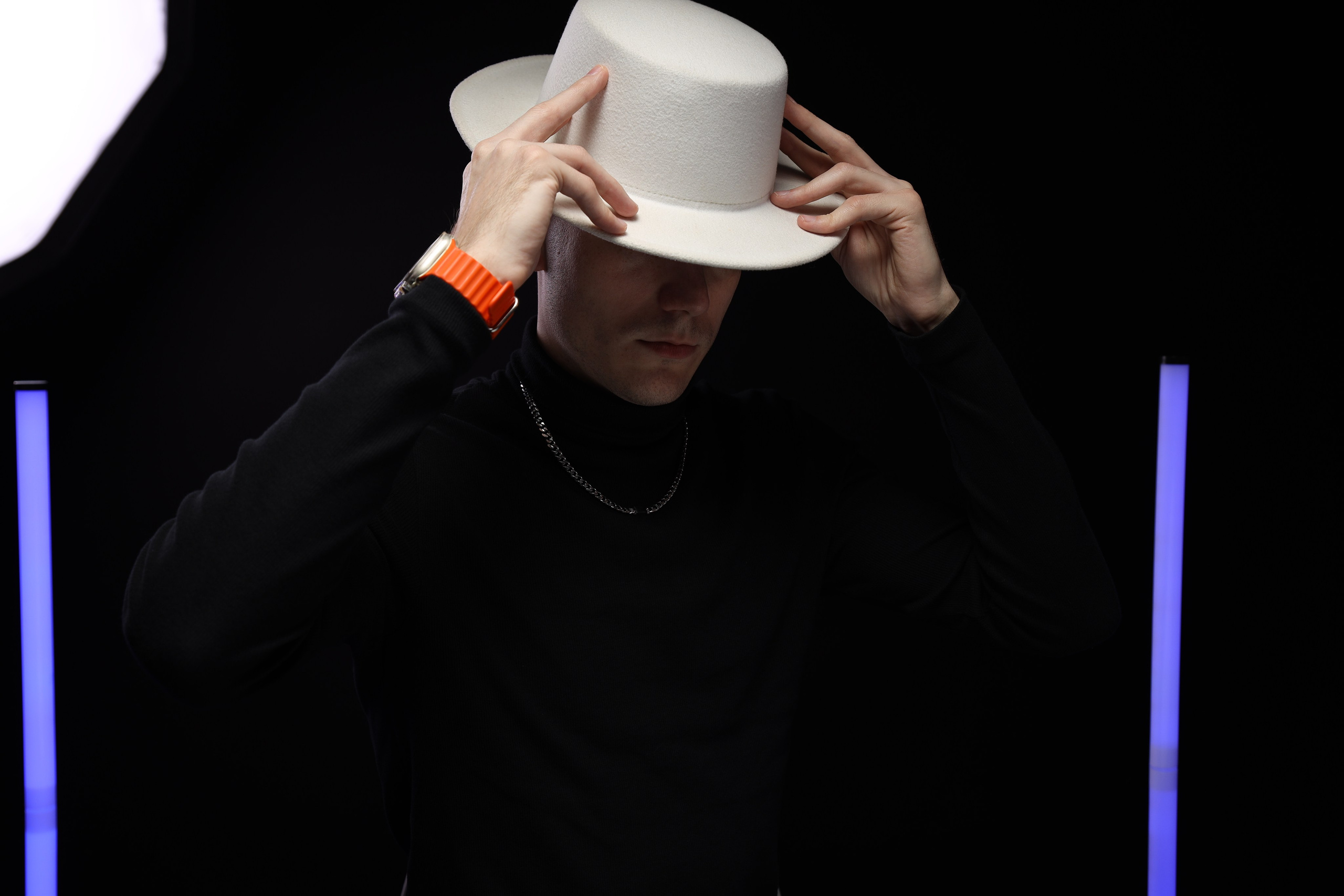 The White hat Alex. Профессиональный фотограф в Воронеже Владислав Крылов