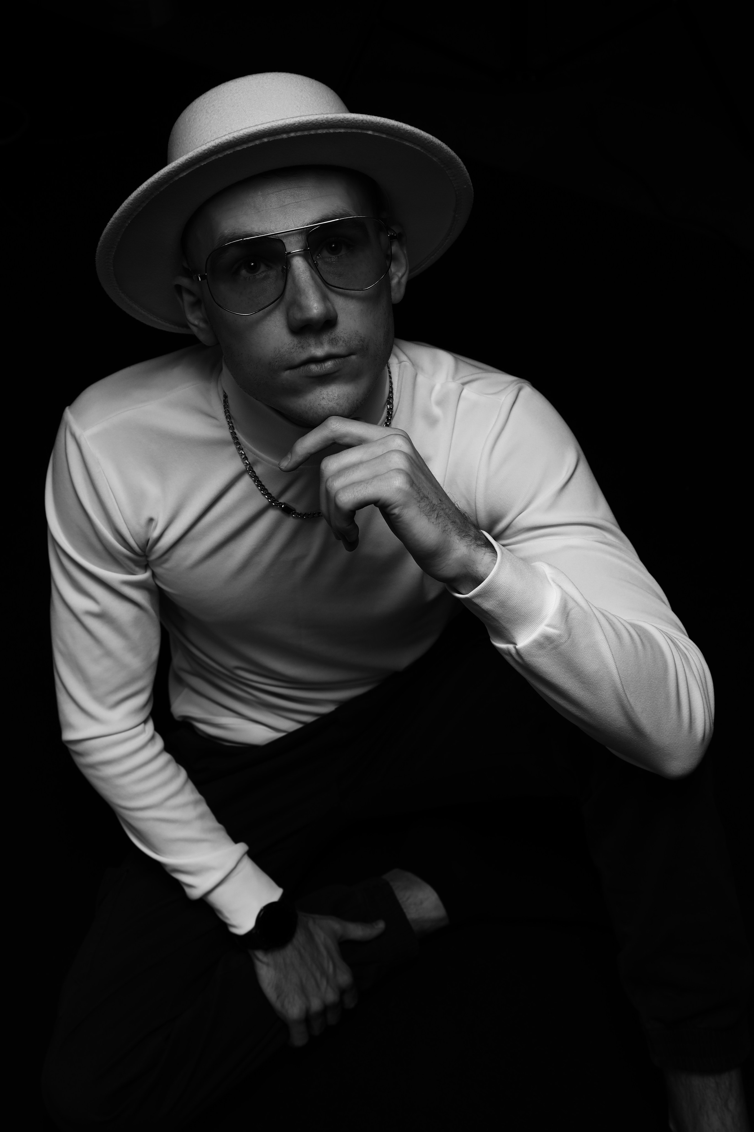 The White hat Alex. Профессиональный фотограф в Воронеже Владислав Крылов