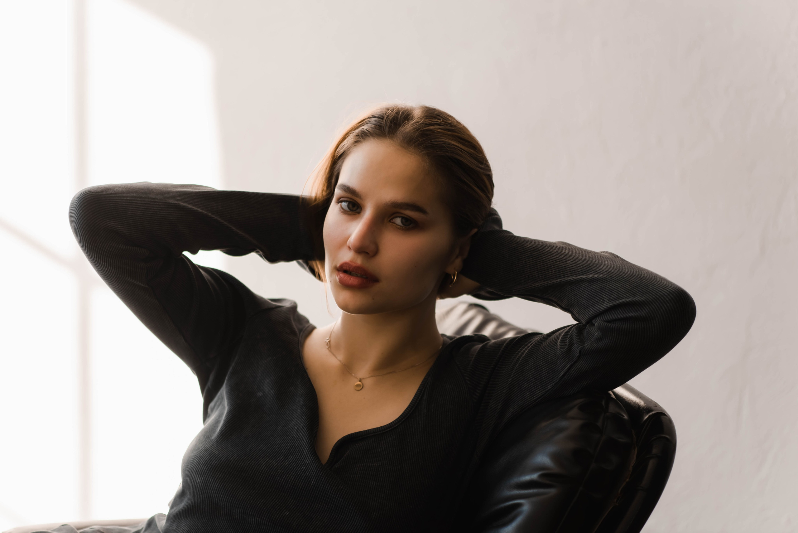 Студийная портретная фотосессия с естественным солнечным светом. Портретный и репортажный фотограф в Санкт-Петербурге | Валерия Кайряк