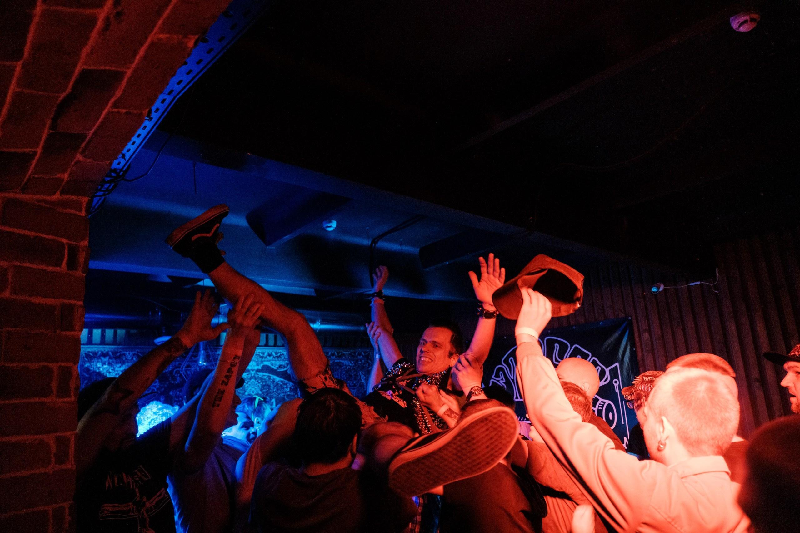 Репортажная фотография, это бар, 1824, концерт, фотограф зеленоград, репортажный фотограф, репортажный фотограф зеленоград, панки, панк концерт