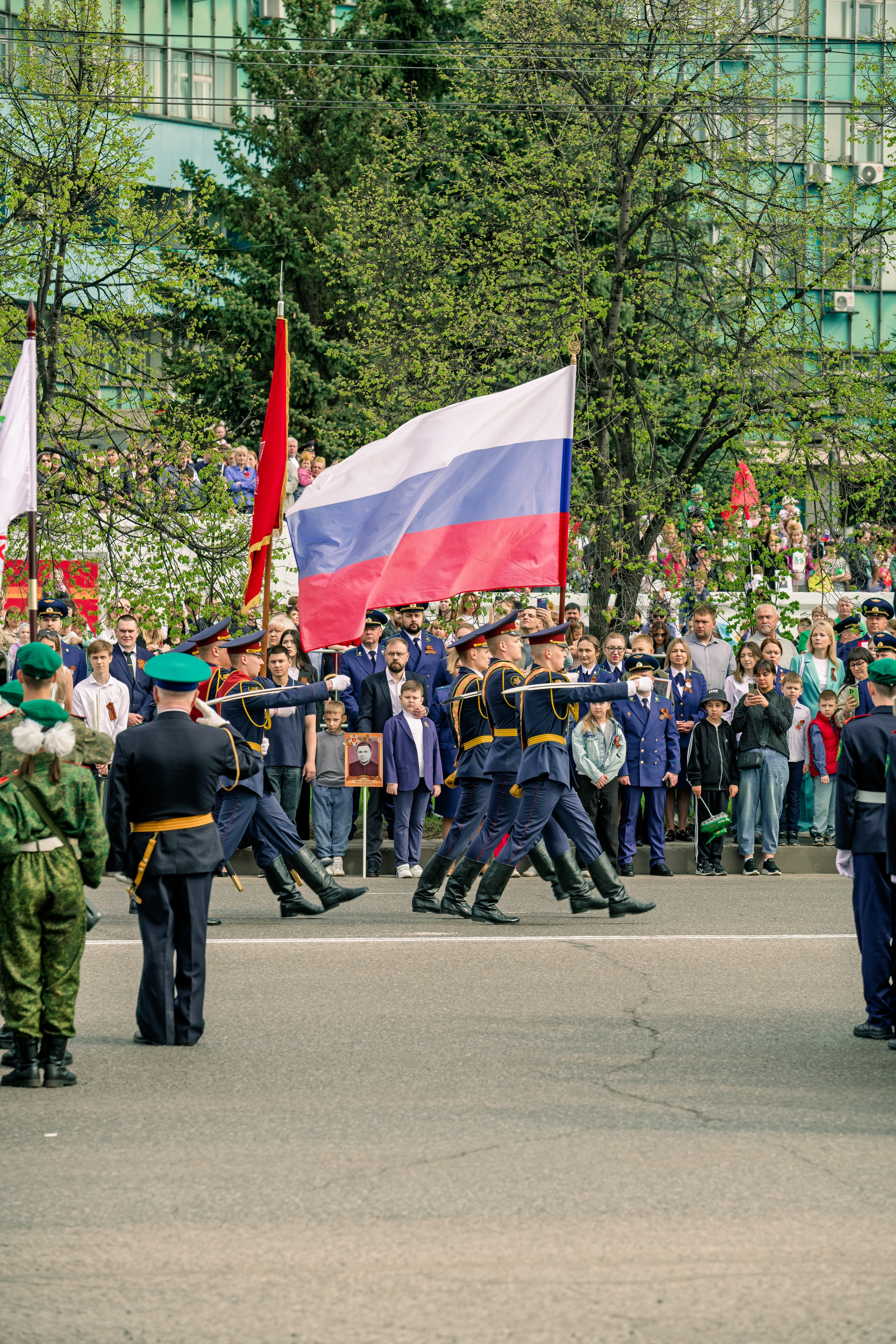 День Победы в Новокузнецке, 2025 год. Антон Непочатых — Большой мужской фотограф