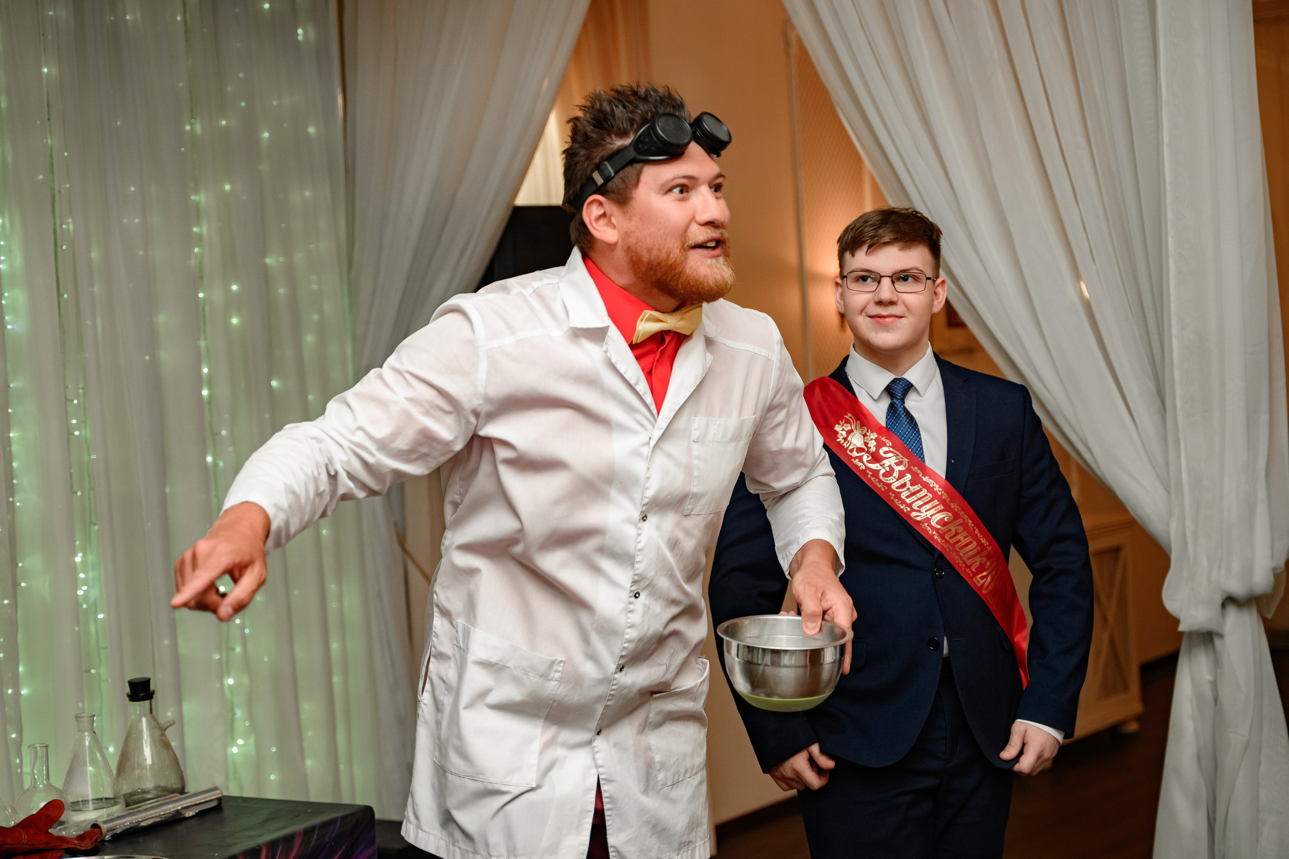 Фотограф на съёмку выпускного в ресторане на три часа в СПб.