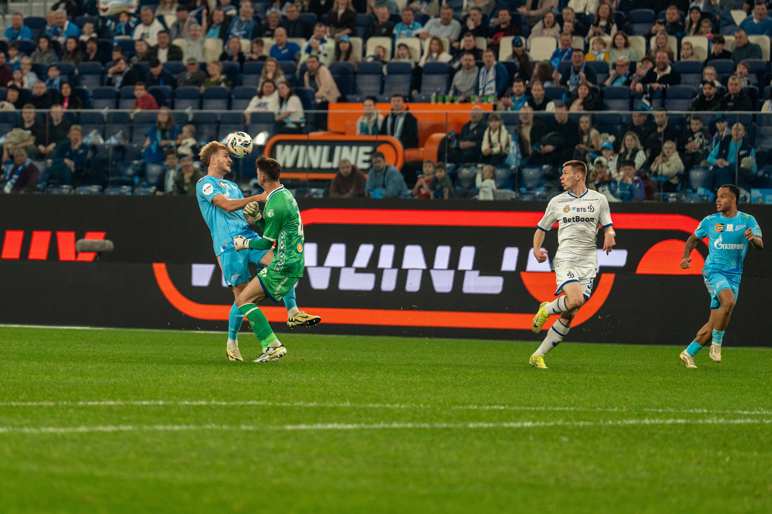 Зенит — Динамо, 13-й тур РПЛ: репортажная съёмка на Газпром Арене | Антон Гауф, спортивный фотограф Санкт-Петербург. Спортивный фотограф в Санкт-Петербурге | Антон Гауф