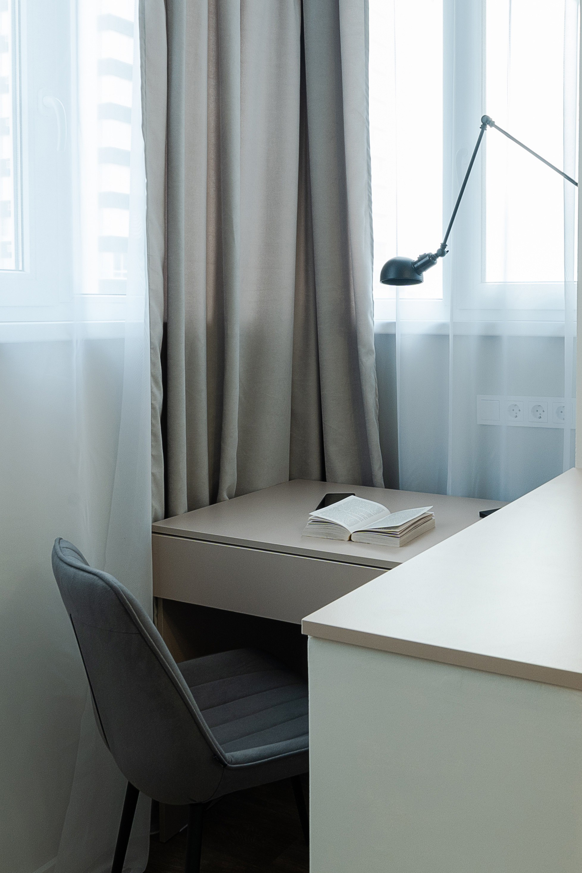 Новороссийск. Качественная фотография интерьеров ресторанов, квартир, офисов и дизайнерских проектов. Передача атмосферы, стиля и функциональности помещений с помощью профессиональной съемки.