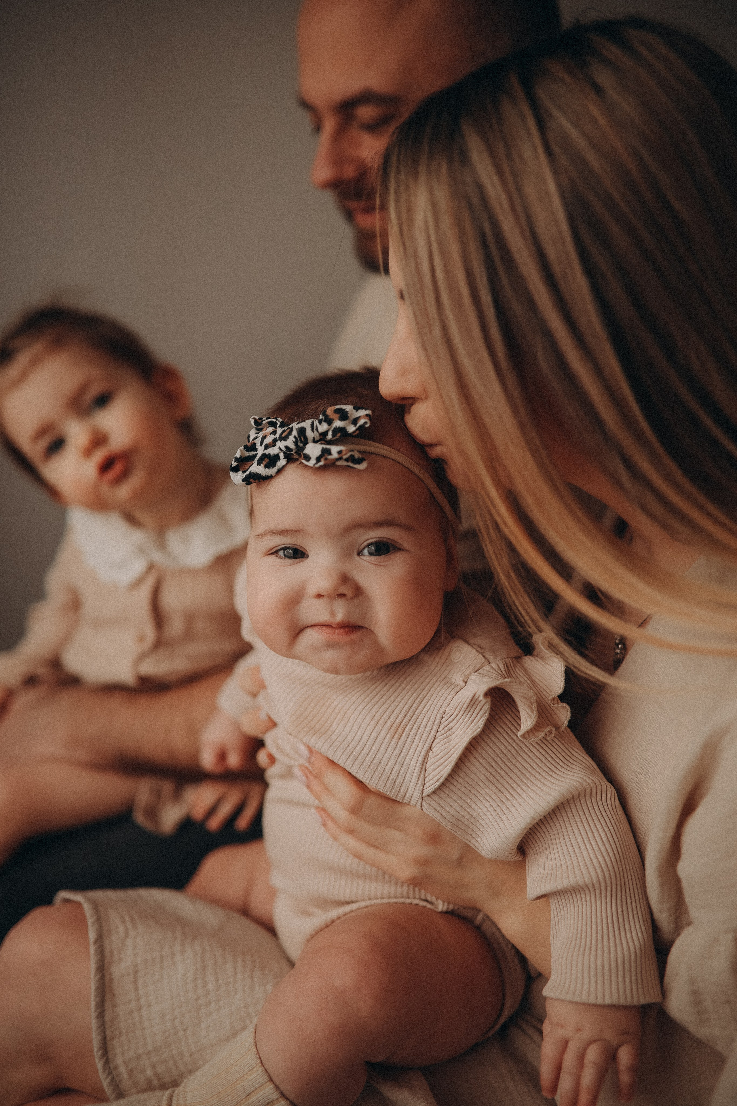 Катя, Максим и малышки Агата с Даной. Семейный фотограф в Москве и Люберцах Юлия Гуськова