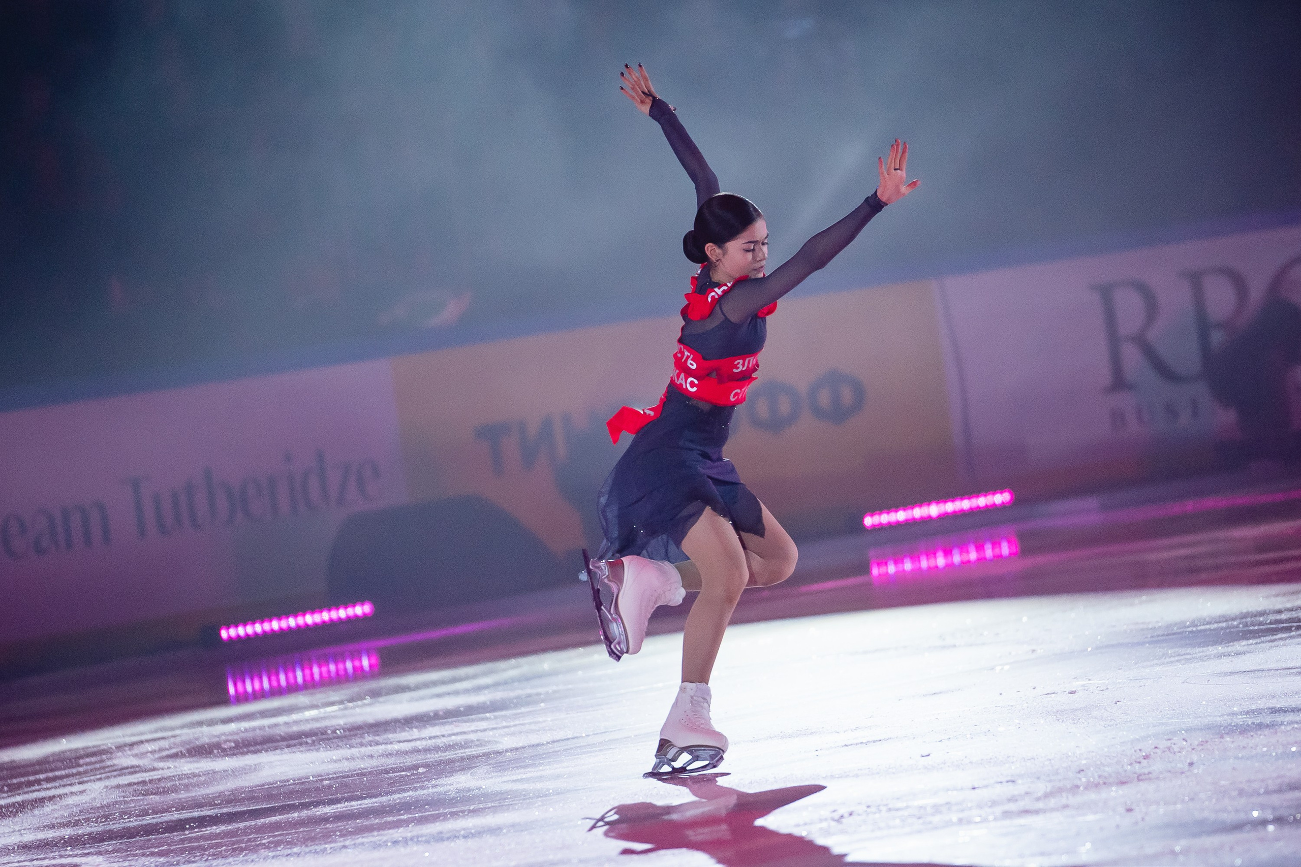 Шоу «Чемпионы на льду» в Новосибирске. Воробьева Ксения — Спортивный и танцевальный фотограф Новосибирск