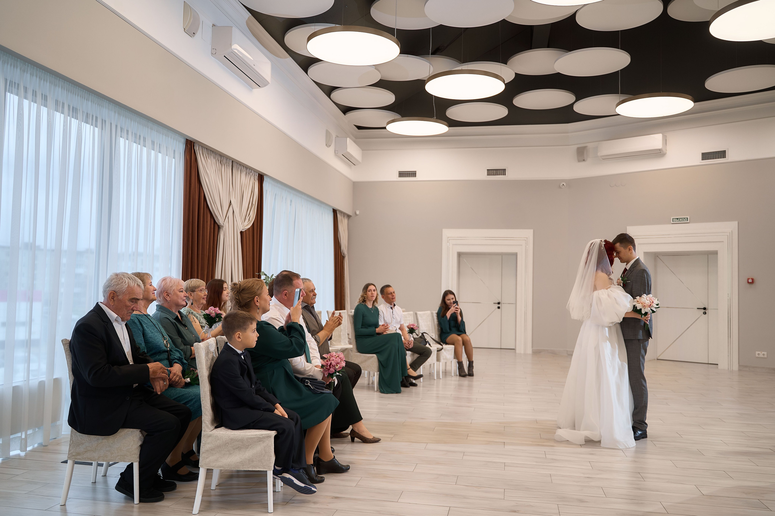 Фотосессия в Верхнепышминском ЗАГСе. Фотограф и видеограф в Екатеринбурге