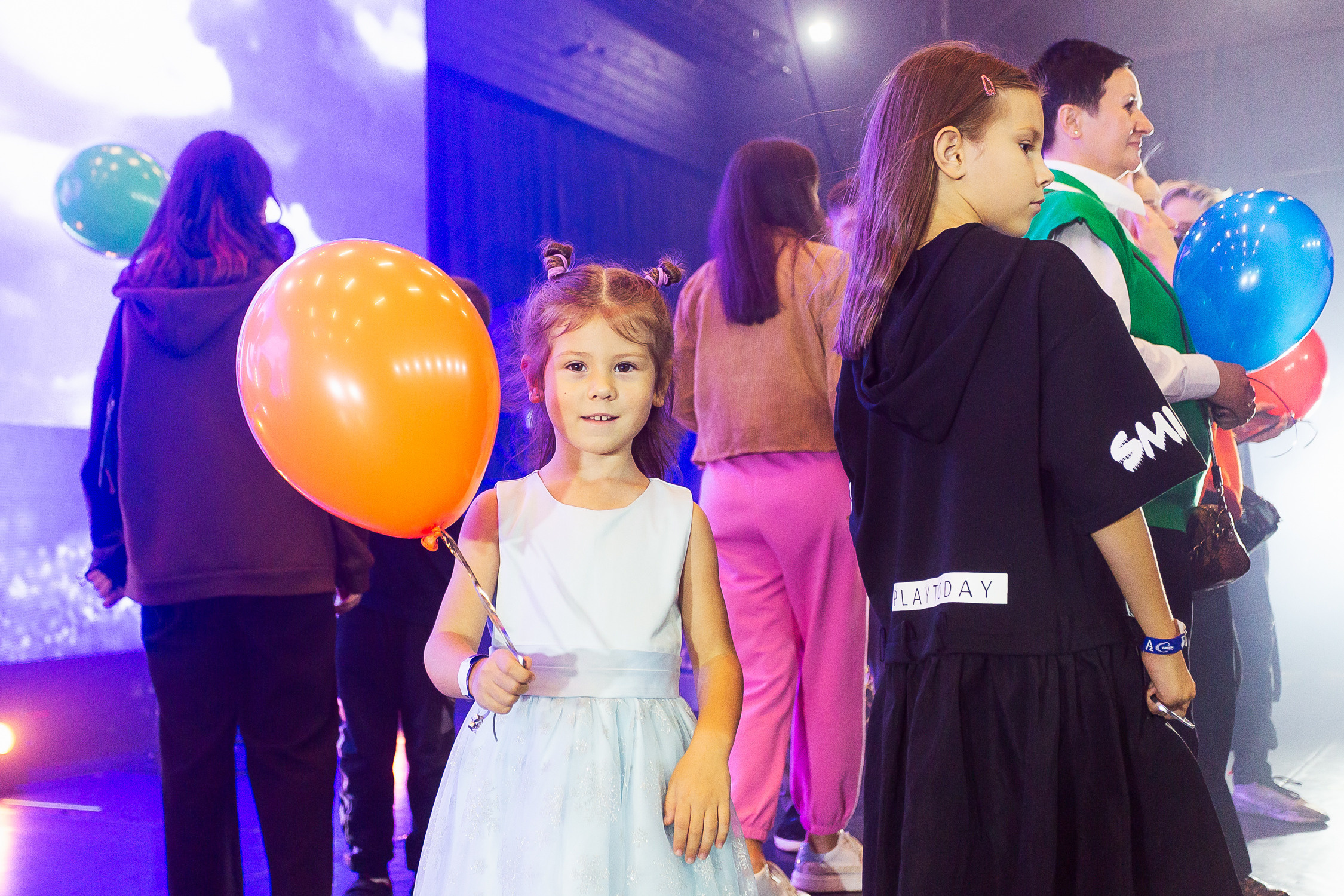 Профессиональный репортажный фотограф в Санкт-Петербурге и области. Концертная фотосъёмка на заказ. Репортажная концертная фотосъёмка в СПб. Фотограф Сергей Пушкин. Услуги фотографа. Фотограф на мероприятие.