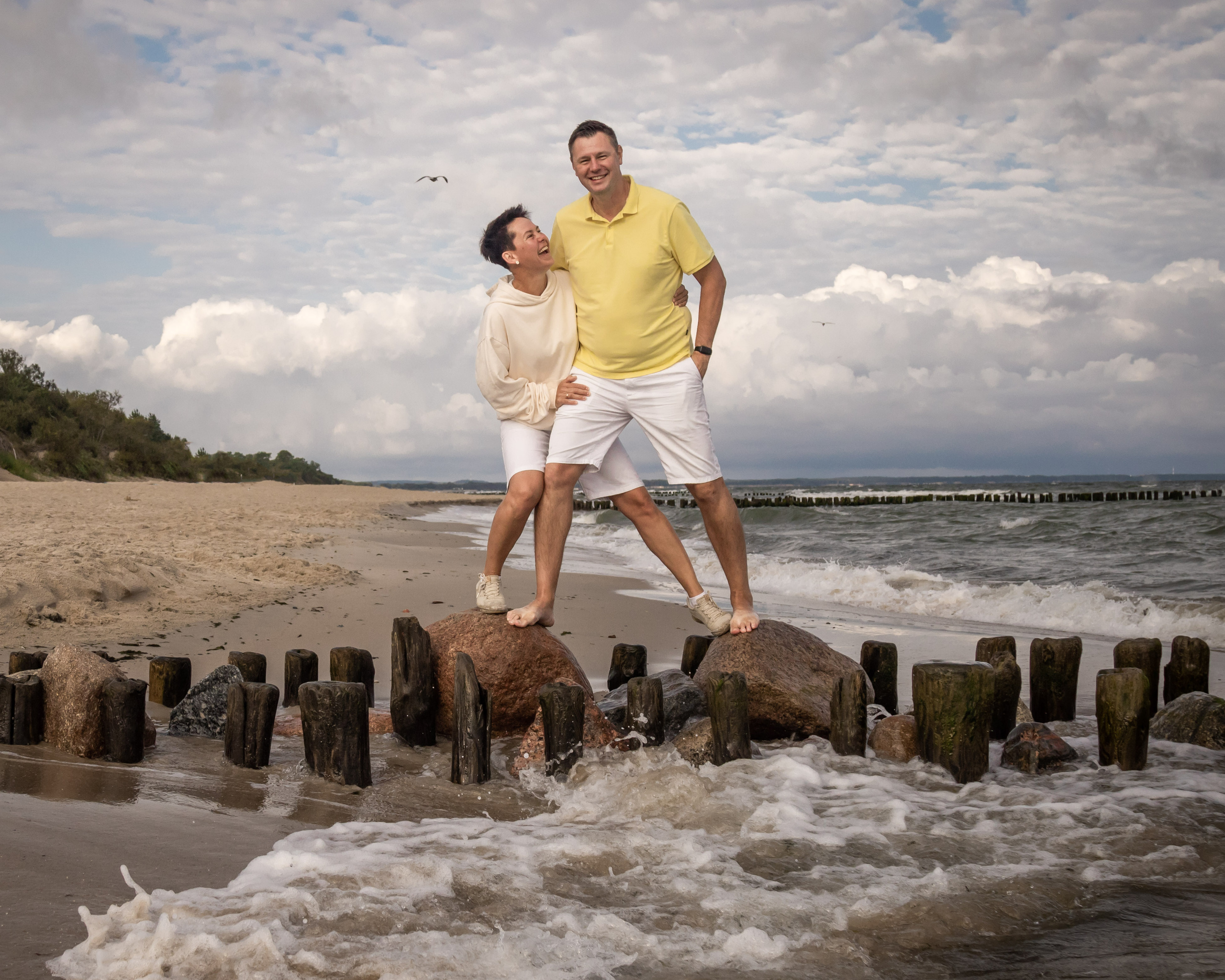 Супружеская пара на море