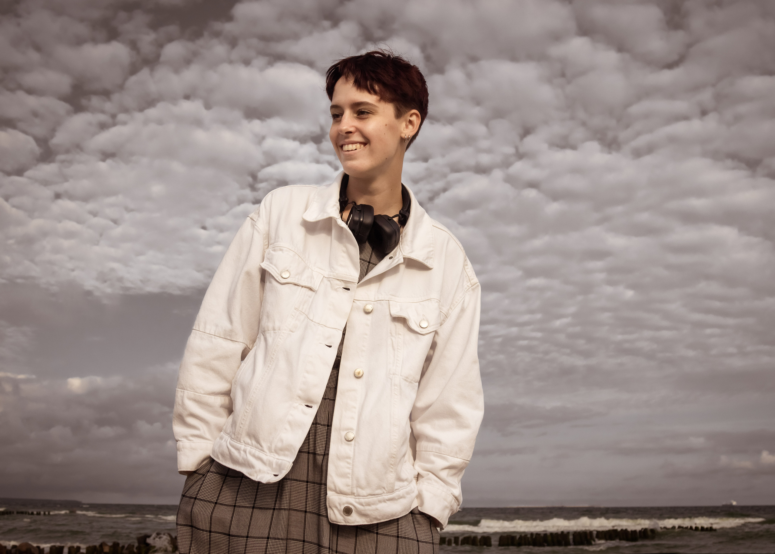 Девушка на море