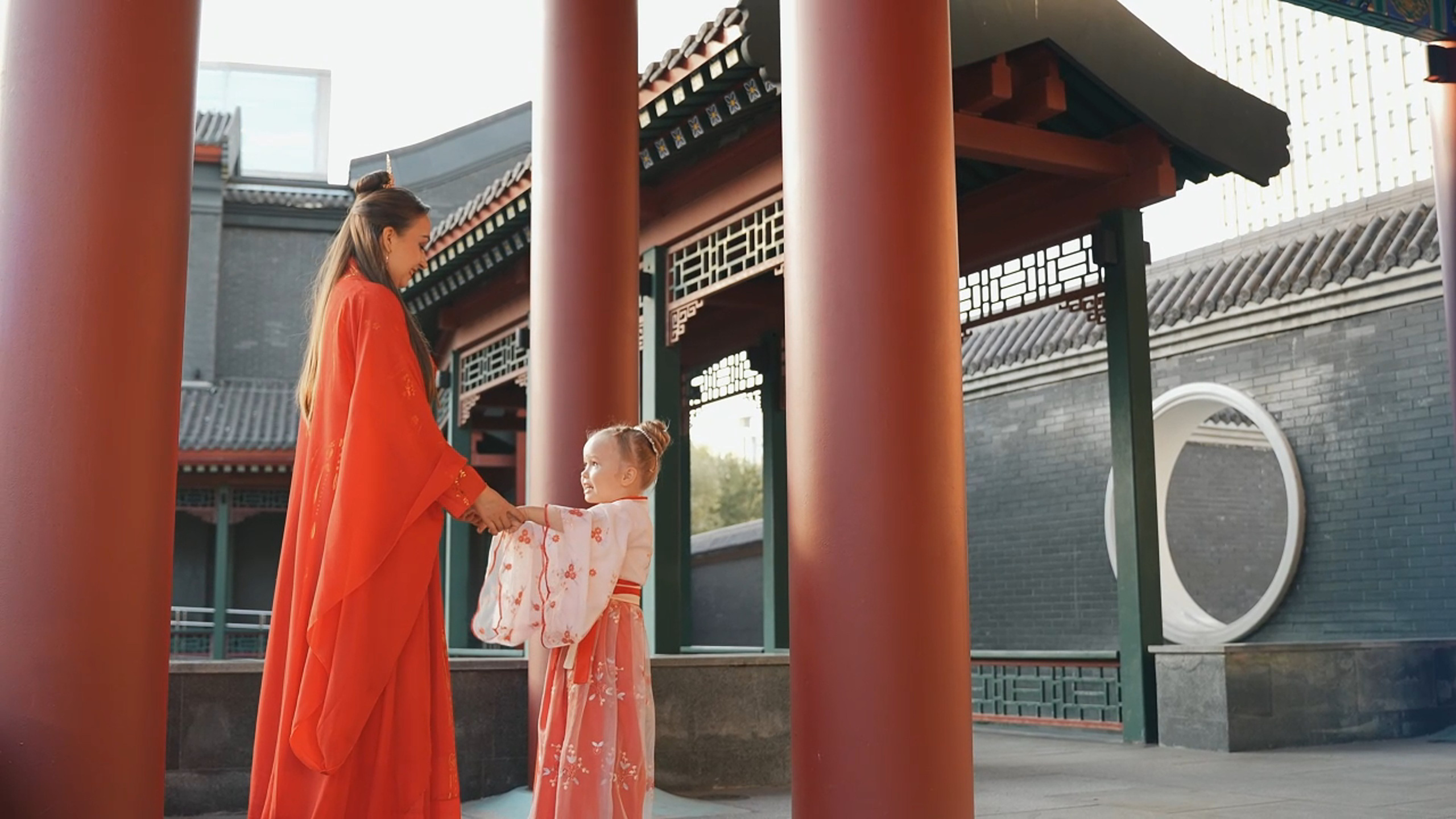 Наталья и Яна — Не просто съёмки, а целые миры 🎬. Видеограф / Фотограф  — Яна Спащанская
