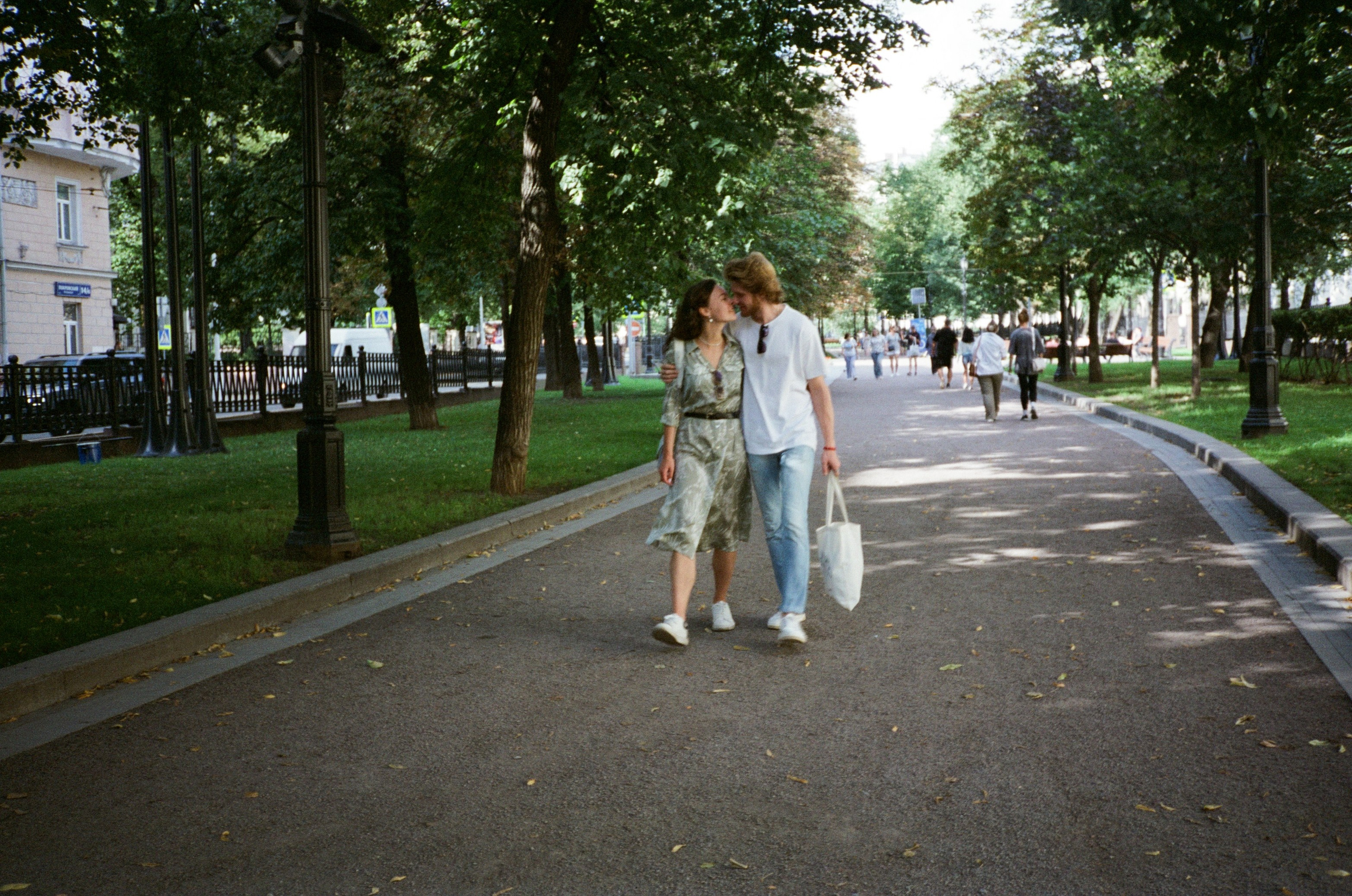 Групповые прогулки с пленочной фотокамерой по Москве. Плёночный фотограф, заказать фото на плёнку в Москве — Георгий Романов