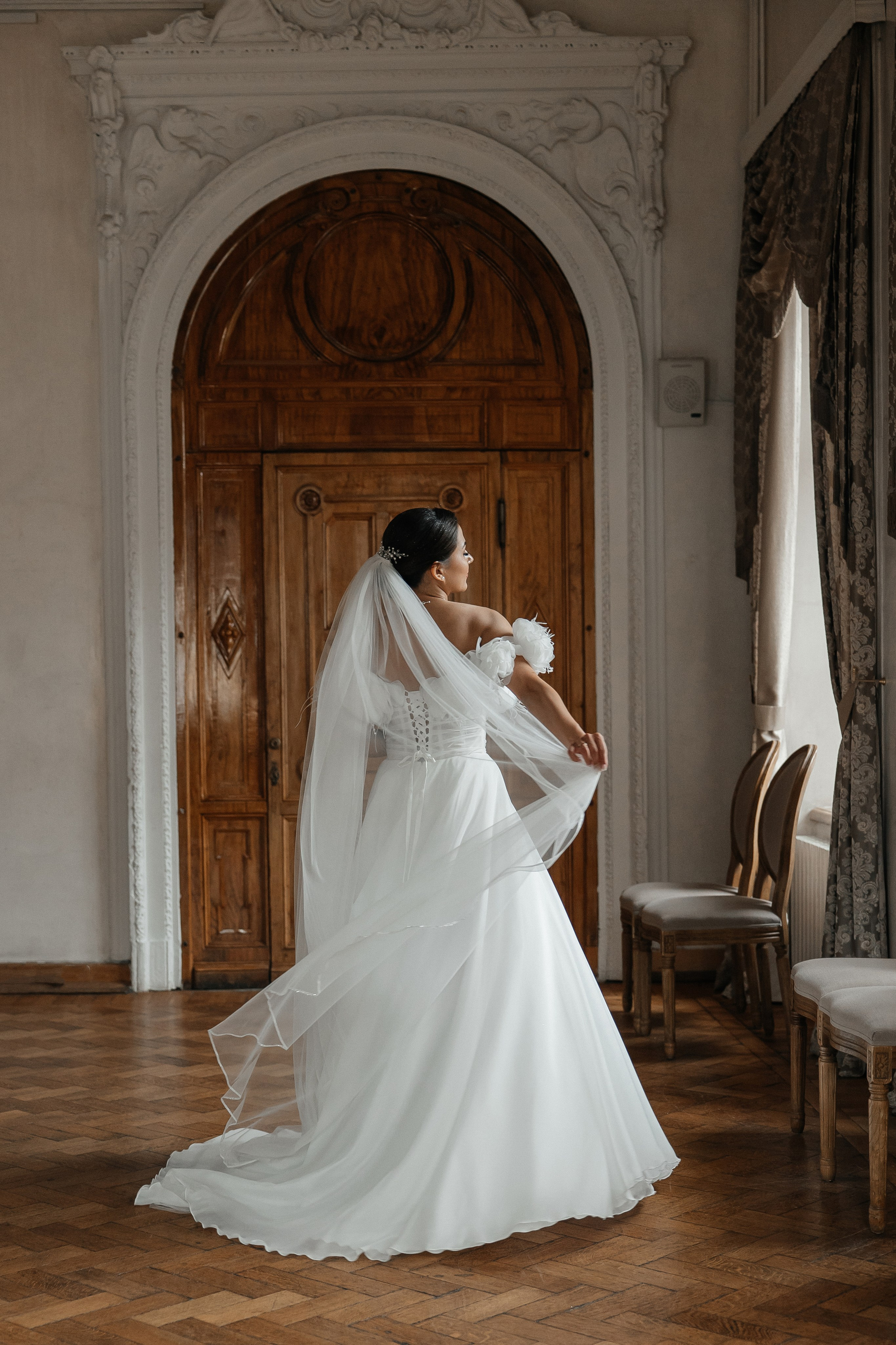 Свадебная фотосессия в библиотеке читальне Пушкина