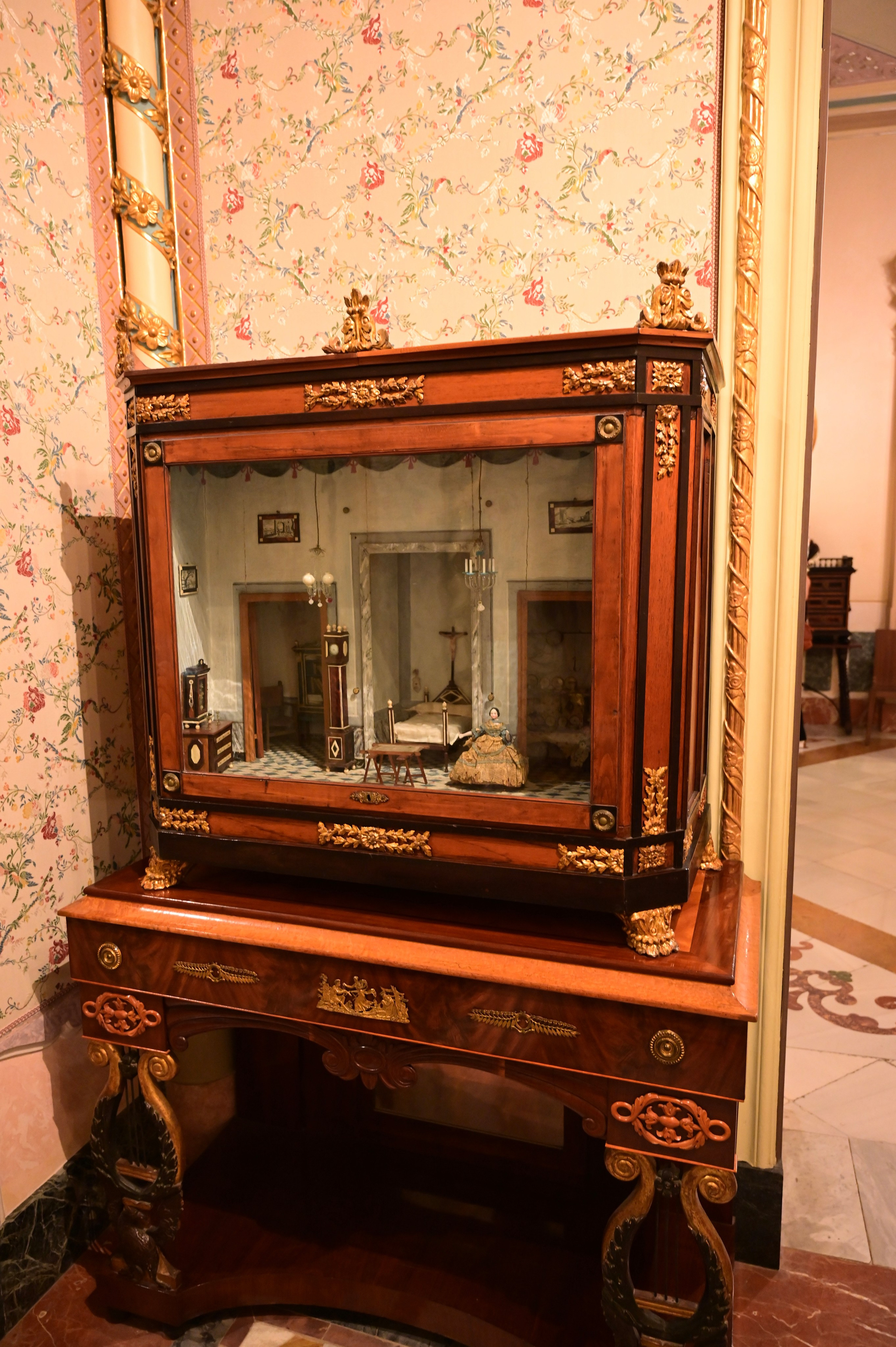 Музей фарфора/Дворец маркиза Дос Агуас (с патио и парадными залами). Гид и фотограф в Валенсии Новиков Михаил