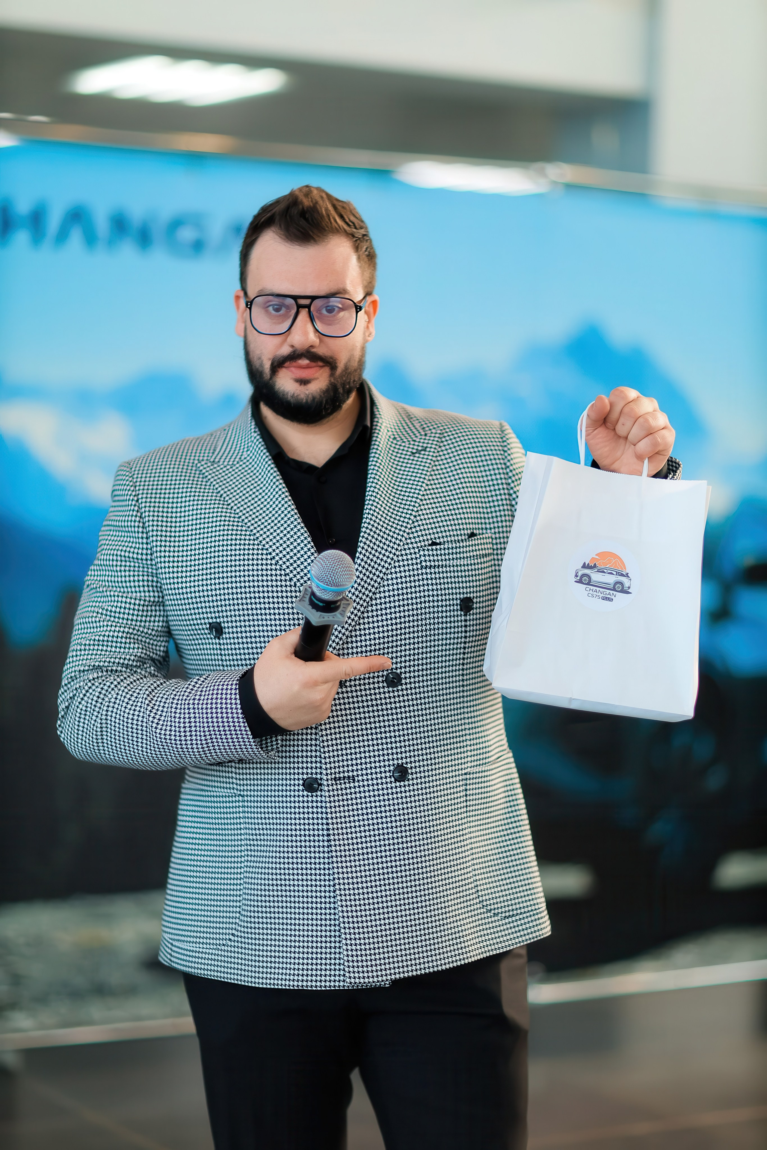 01.03 Автосалон-2000. Презентация нового ChanGan. Команда специалистов в мире фотографии и видео. Детский фотограф, семейный фотограф