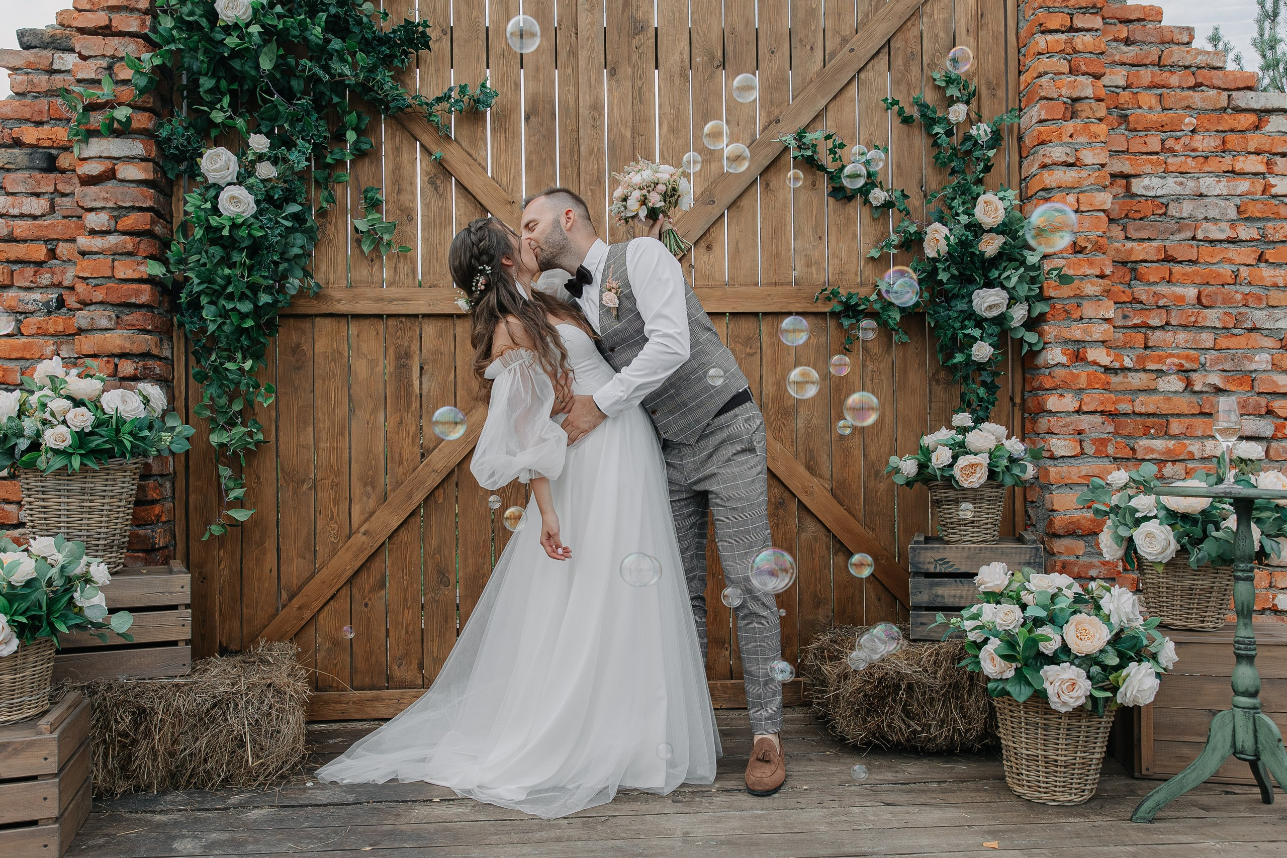 Амбарные ворота. Локация для церемонии и фотосессии. Свадебная площадка РАНЧО