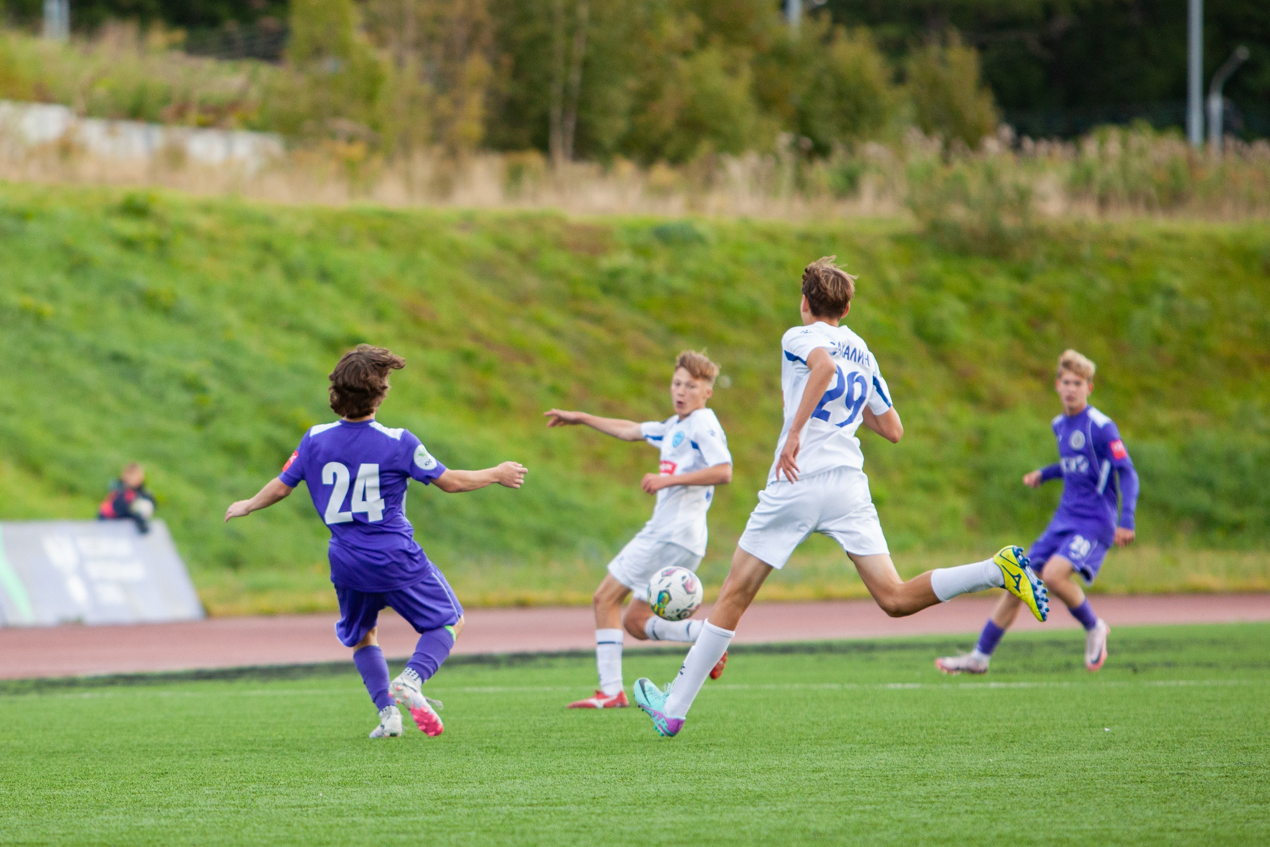 Матч юношеской футбольной лиги между командами СШ «Сахалин» и «СШОР № 1» (Комсомольск-на-Амуре). Кутузов Евгений Фотограф в Южно-Сахалинске