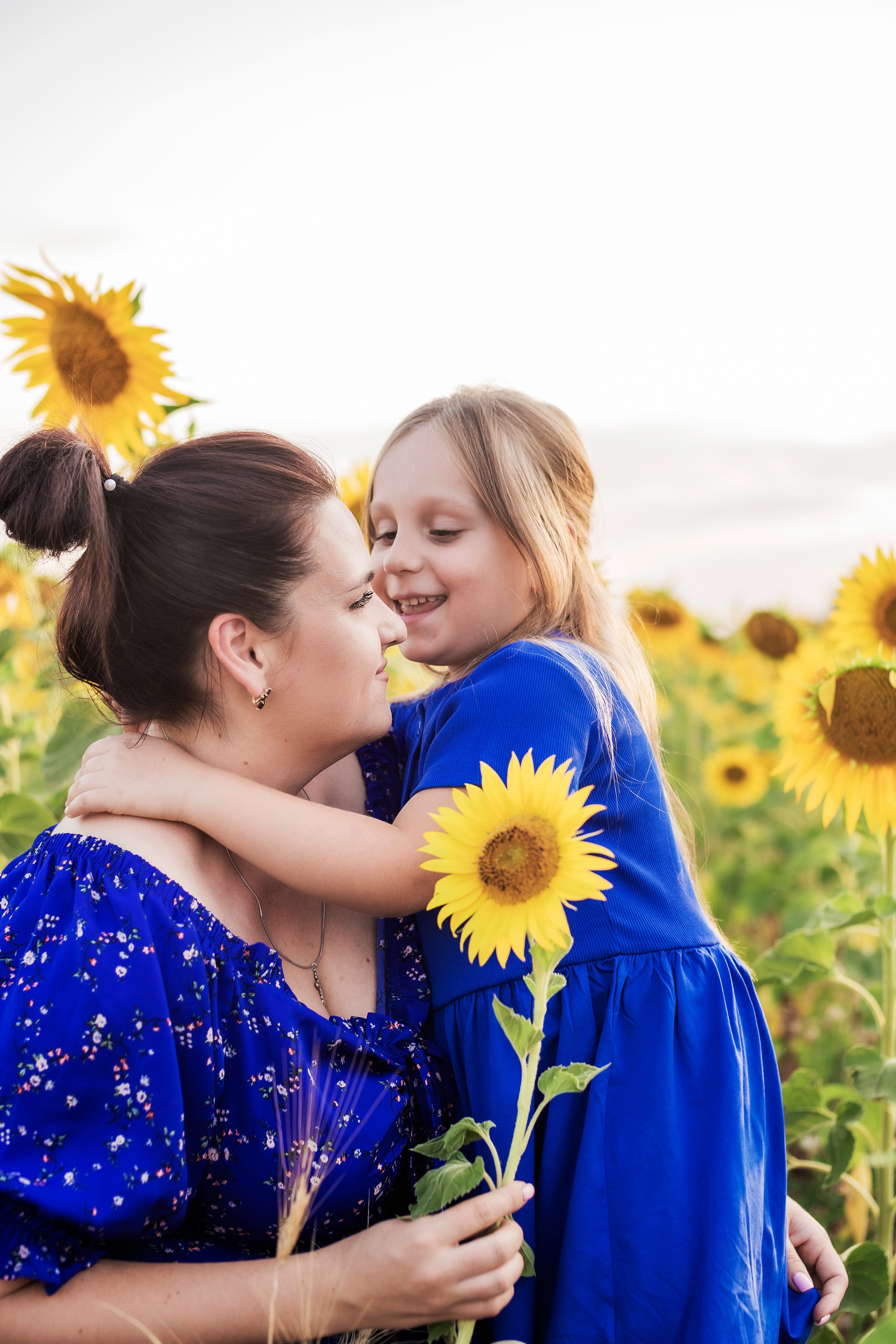 Фото в подсолнухах. Семейный фотограф в Саратове