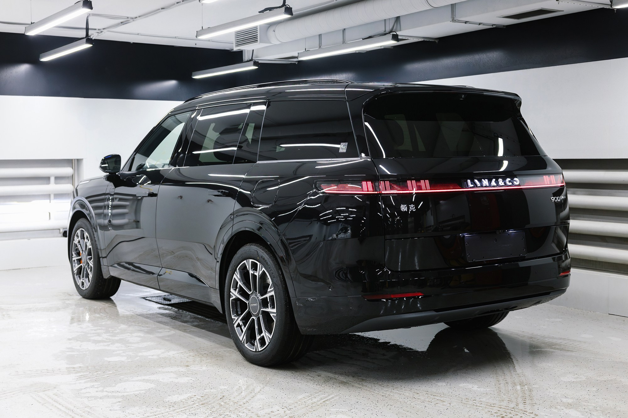 Lynk & Co 900 Ultra 2,0hyb 4WD AT (734 л. с.). Автосалон «Х-Авто»