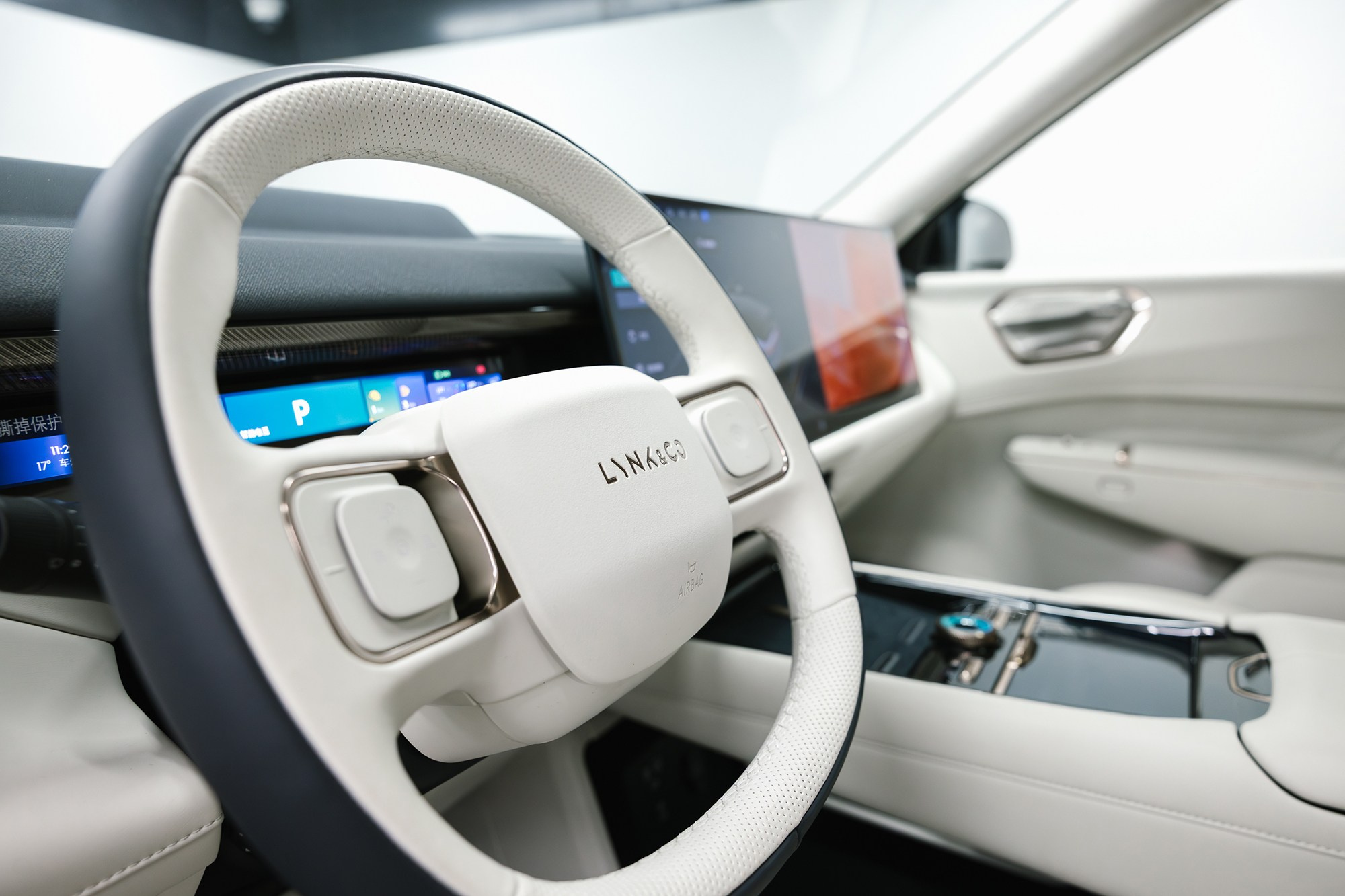 Lynk & Co 900 Ultra 2,0hyb 4WD AT (734 л. с.), 2025 г, 2,0 л бензин. Автосалон «Х-Авто»