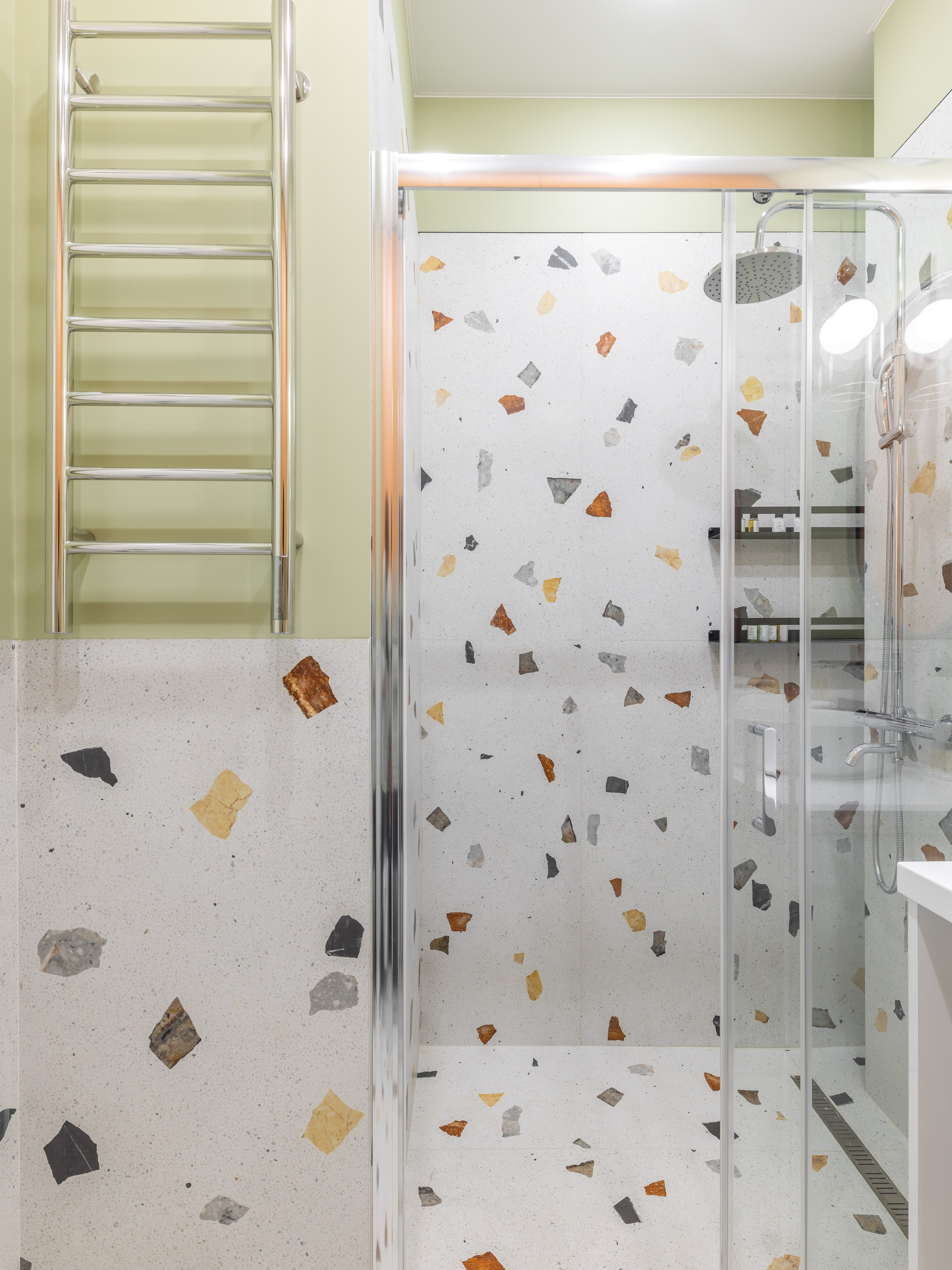 Санузел в проекте ЖК Наследие на Марата — светлая палитра, практичный дизайн, интерьер для аренды от дизайнера Ксении Новиковой